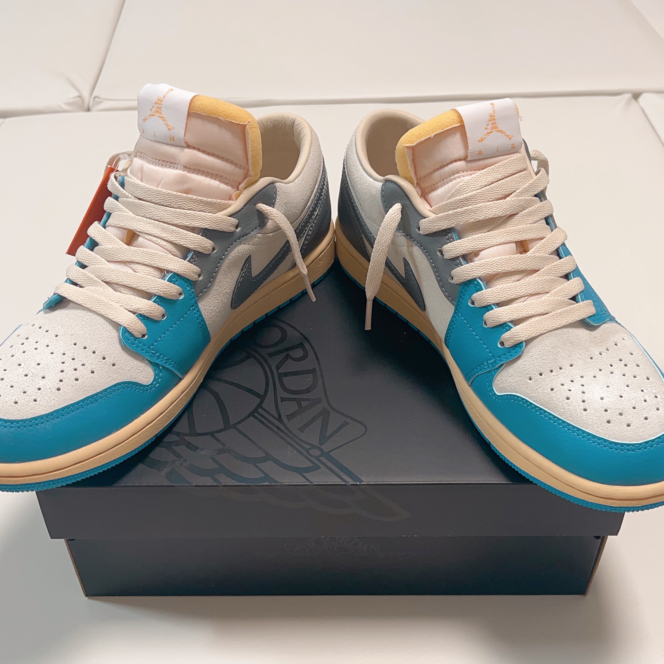 Jordan 1 Low SE Tokyo 96 착용 스타일 - 2