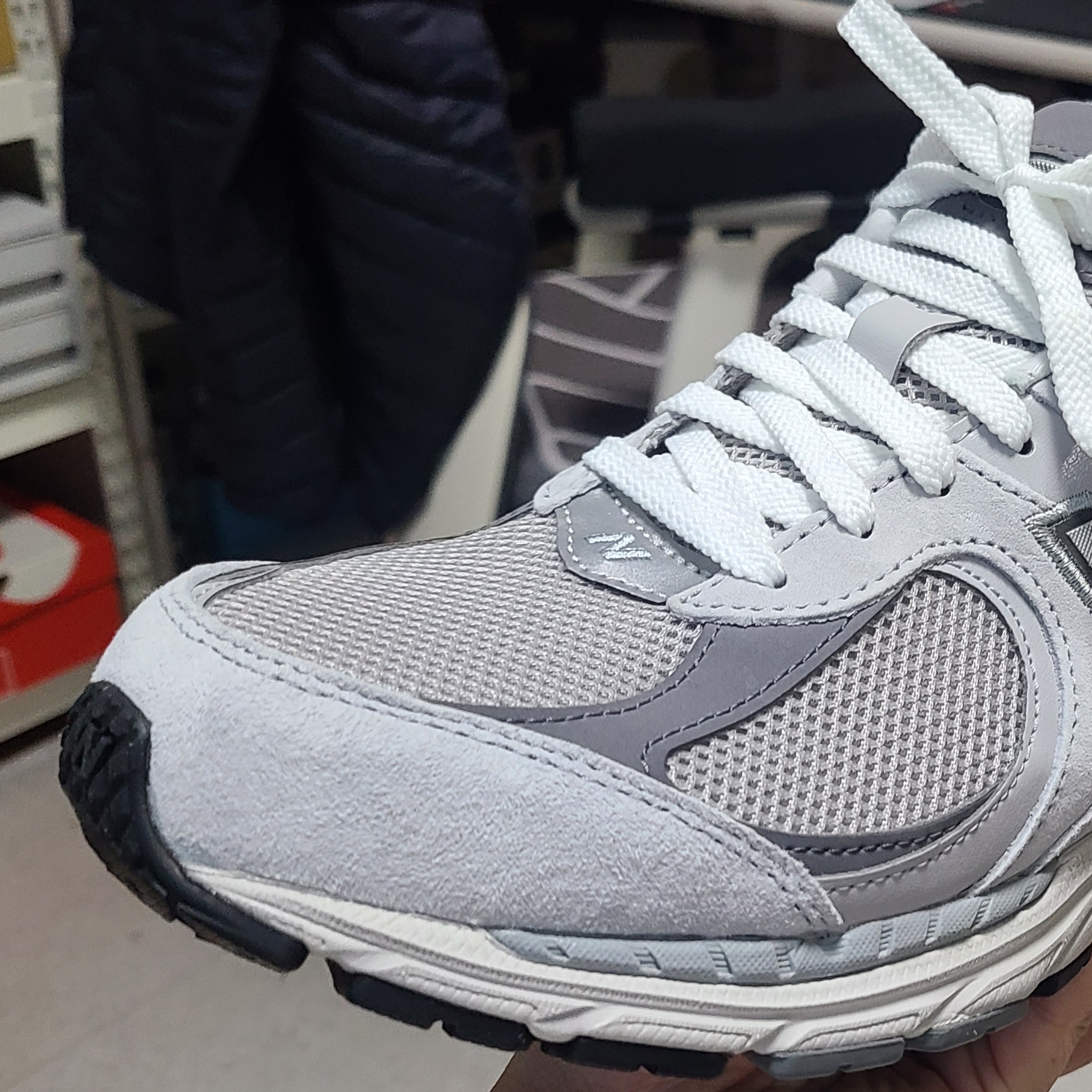 New Balance 2002R T2 Gray 착용 스타일 - 1