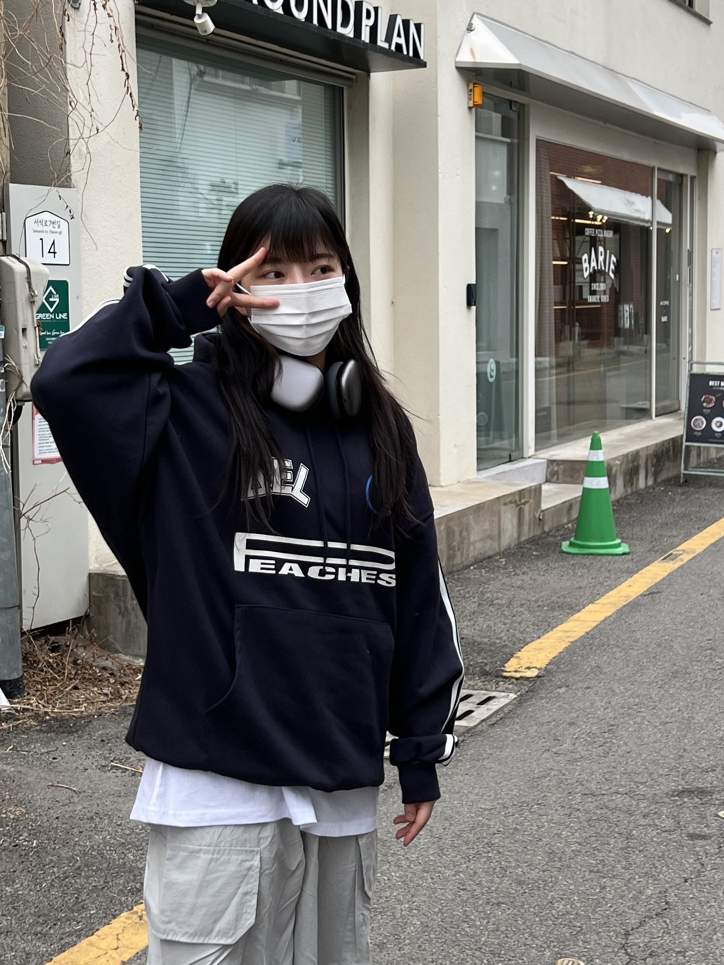 Maison Mihara Yasuhiro Peterson OG Sole Canvas Low Sneakers Black, Apple AirPods Max Lightning Space Gray (Korean Ver.) 착용 스타일 - 2