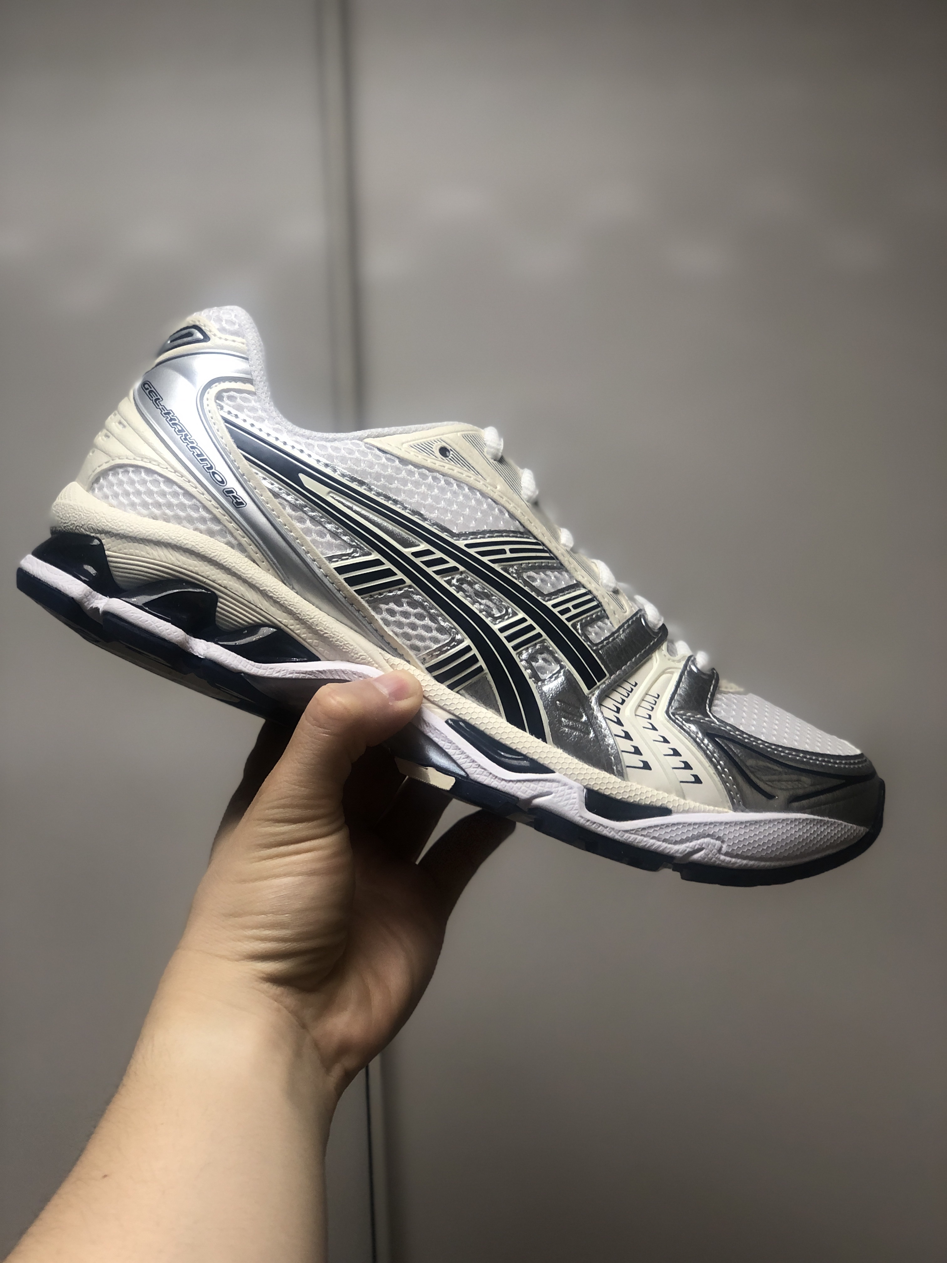 (W) Asics Gel-Kayano 14 White Midnight 착용 스타일