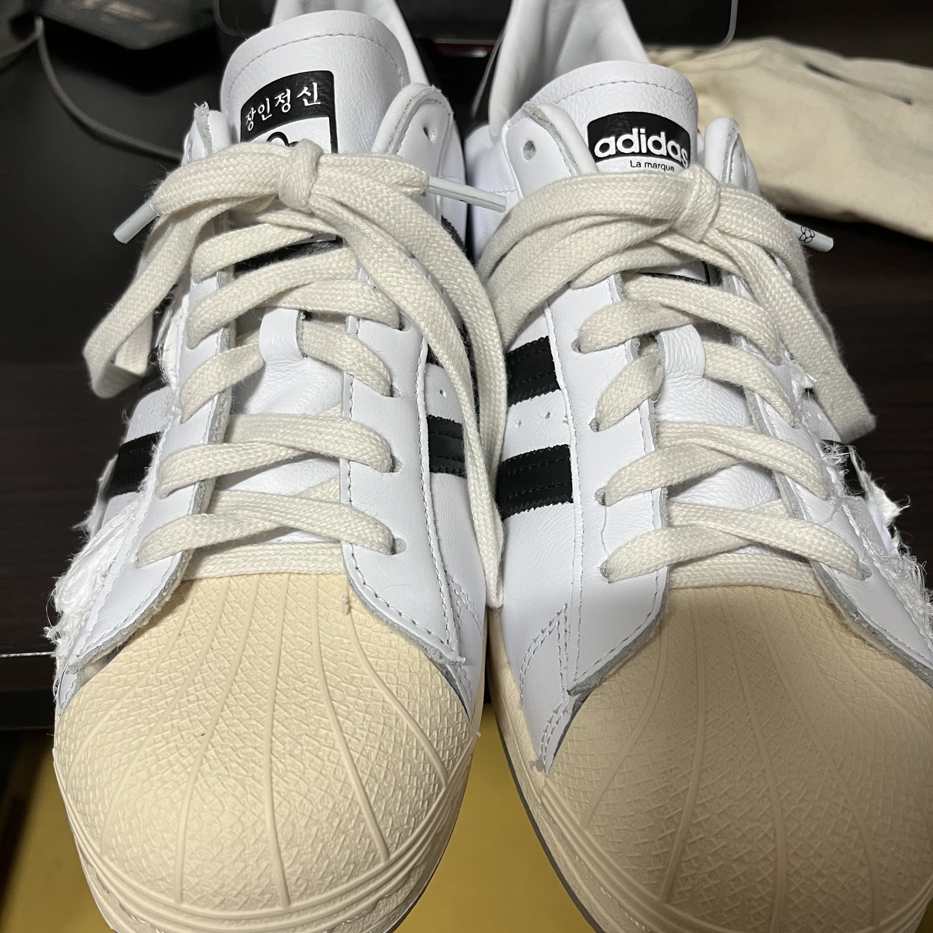 Adidas x Taegeukdang Superstar White Black 착용 스타일