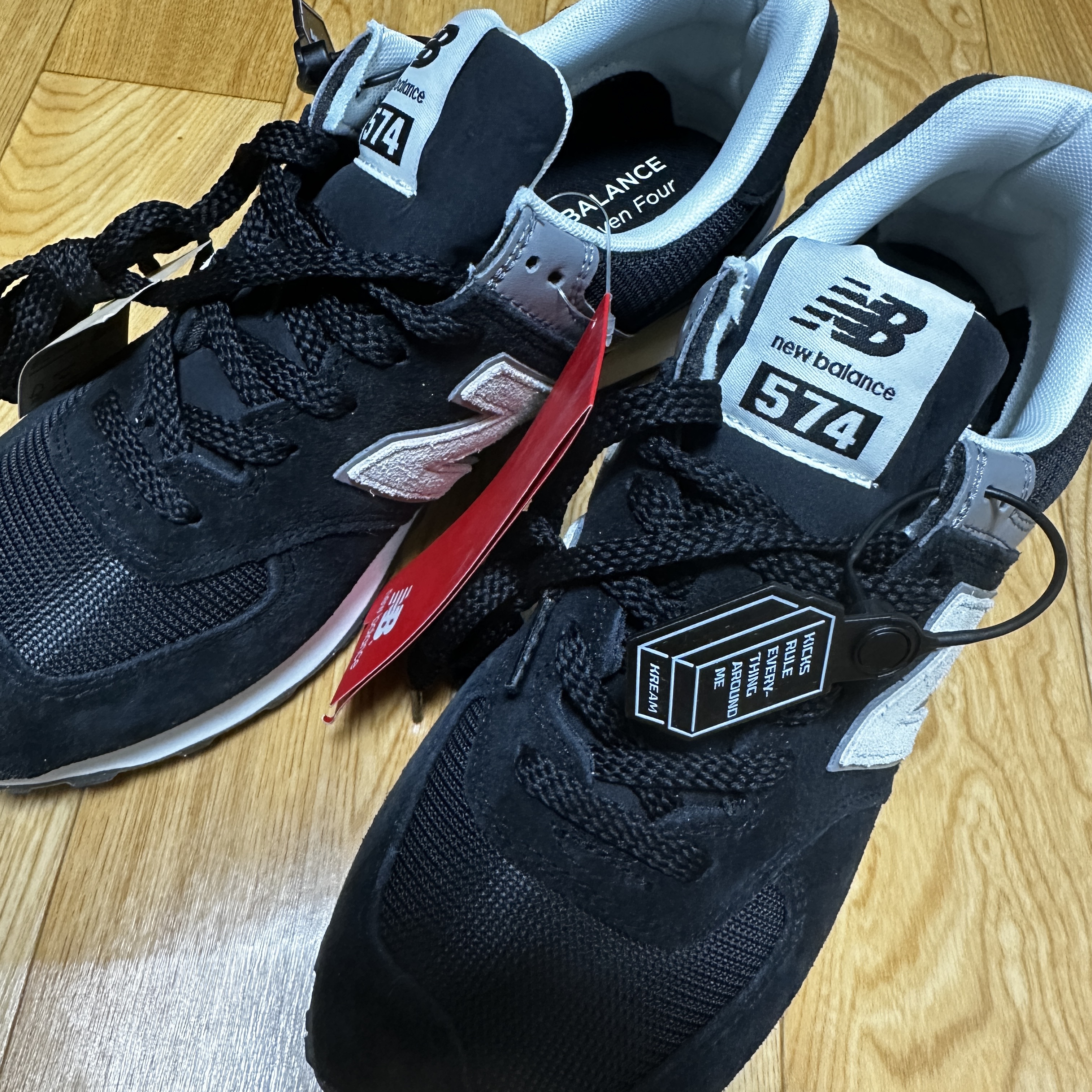 New Balance 574 Classics Reimagined Black 착용 스타일