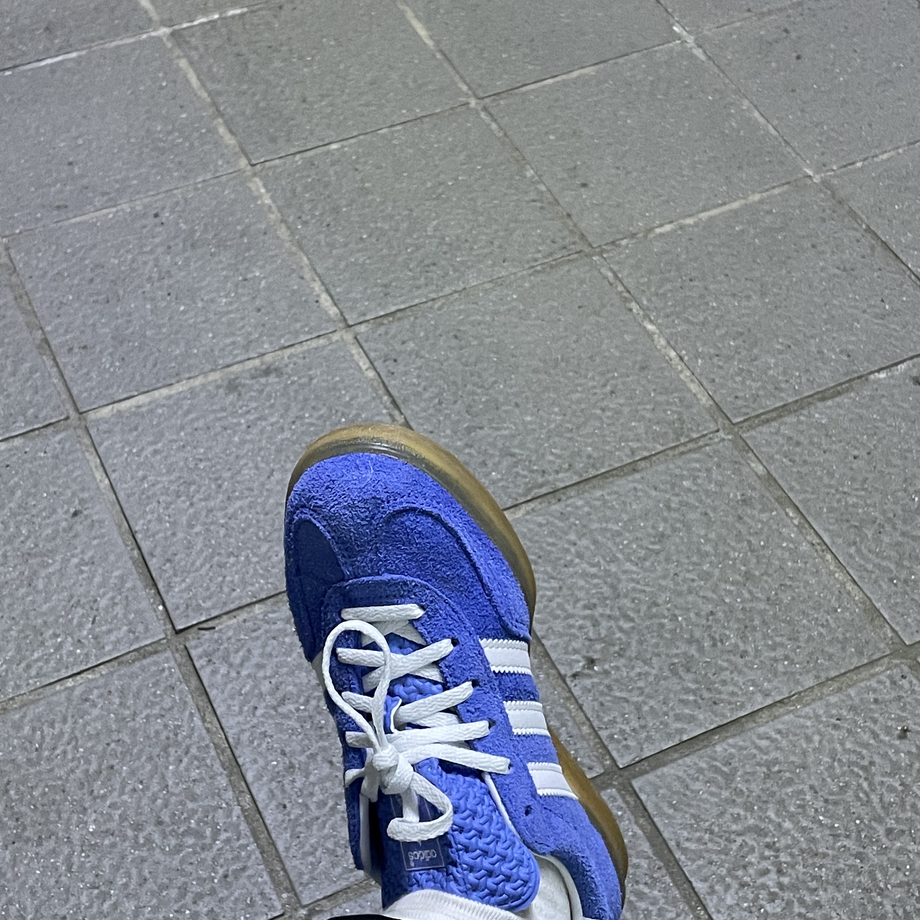 (W) Adidas Gazelle Indoor Blue Fusion Cloud White 착용 스타일