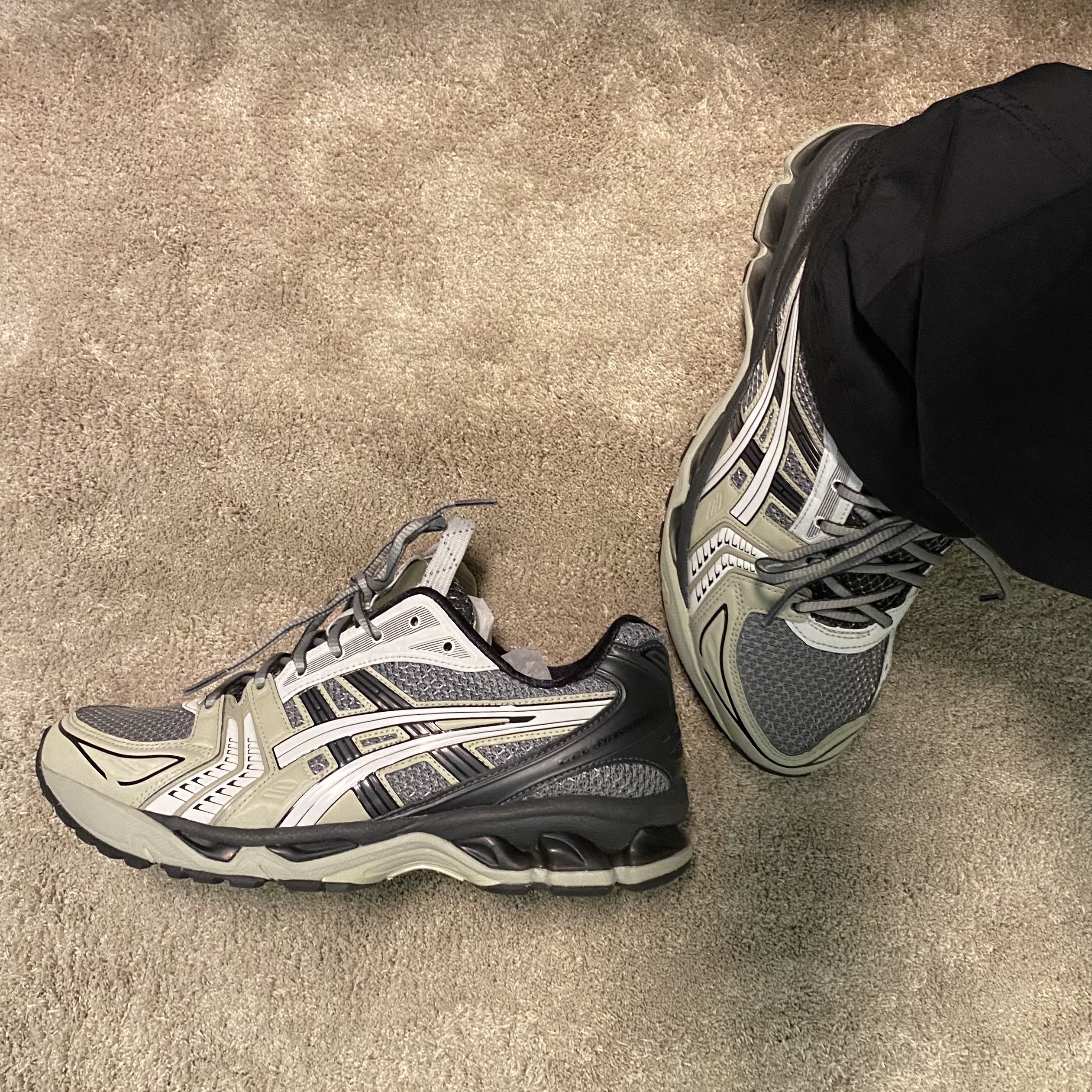Asics UB1-S Gel-Kayano 14 Piedmont Grey 착용 스타일