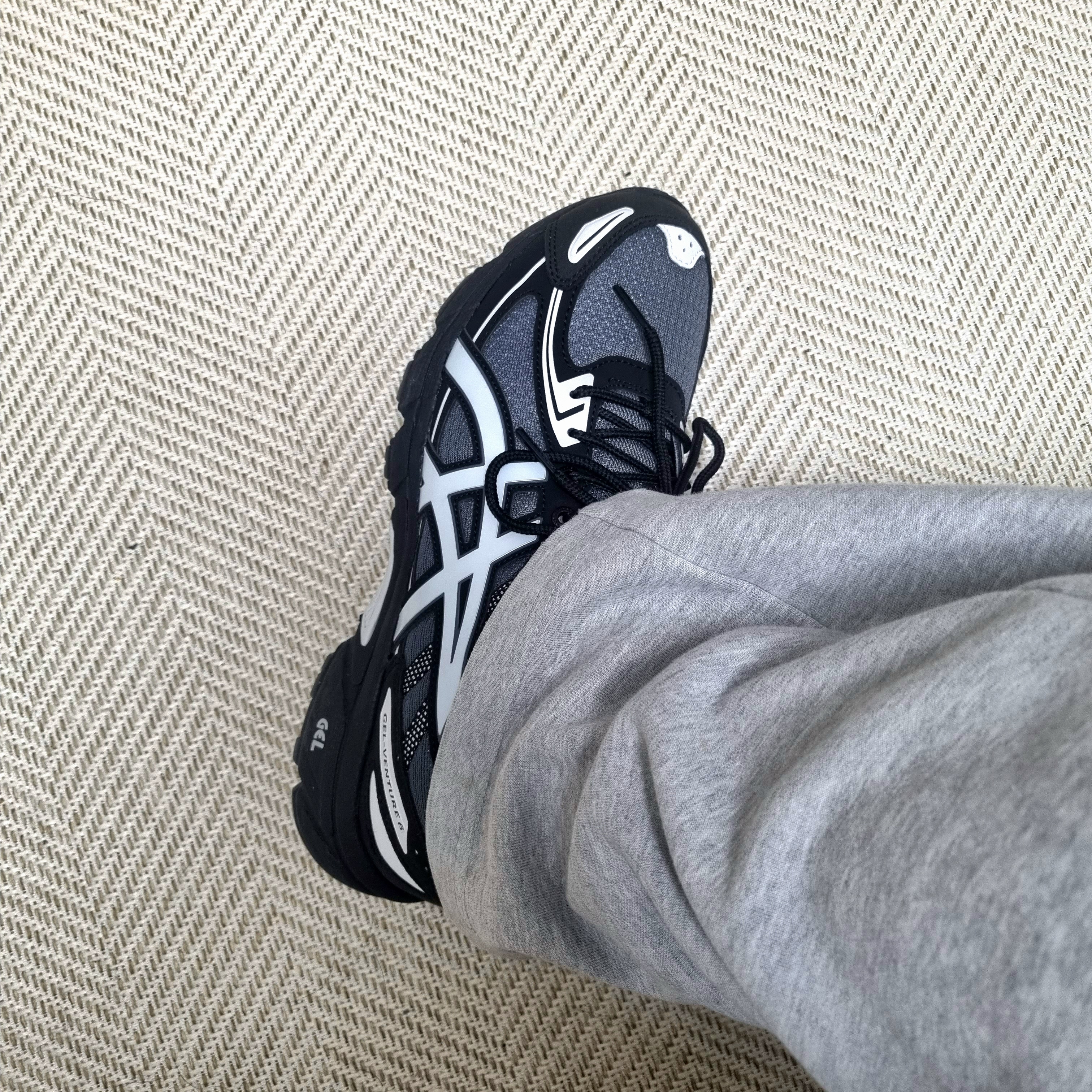 Asics Gel-Venture 6 Carrier Grey 착용 스타일