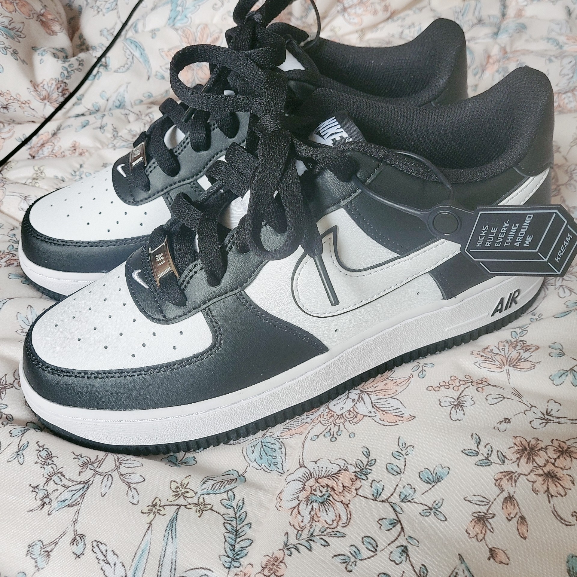 (GS) Nike Air Force 1 LV8 2 Black White 착용 스타일 - 1