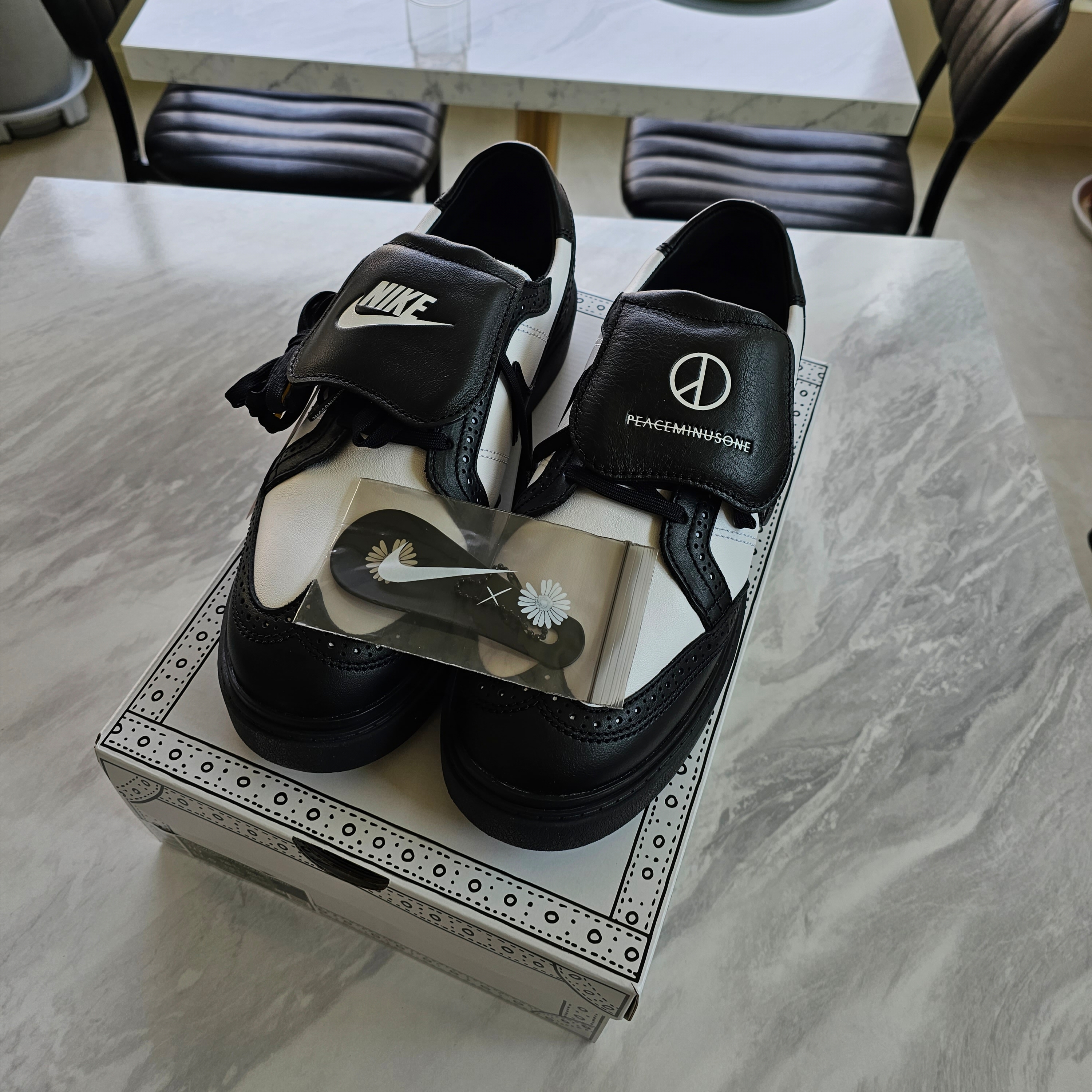 Nike x Peaceminusone Kwondo1 Black and White 착용 스타일 - 3