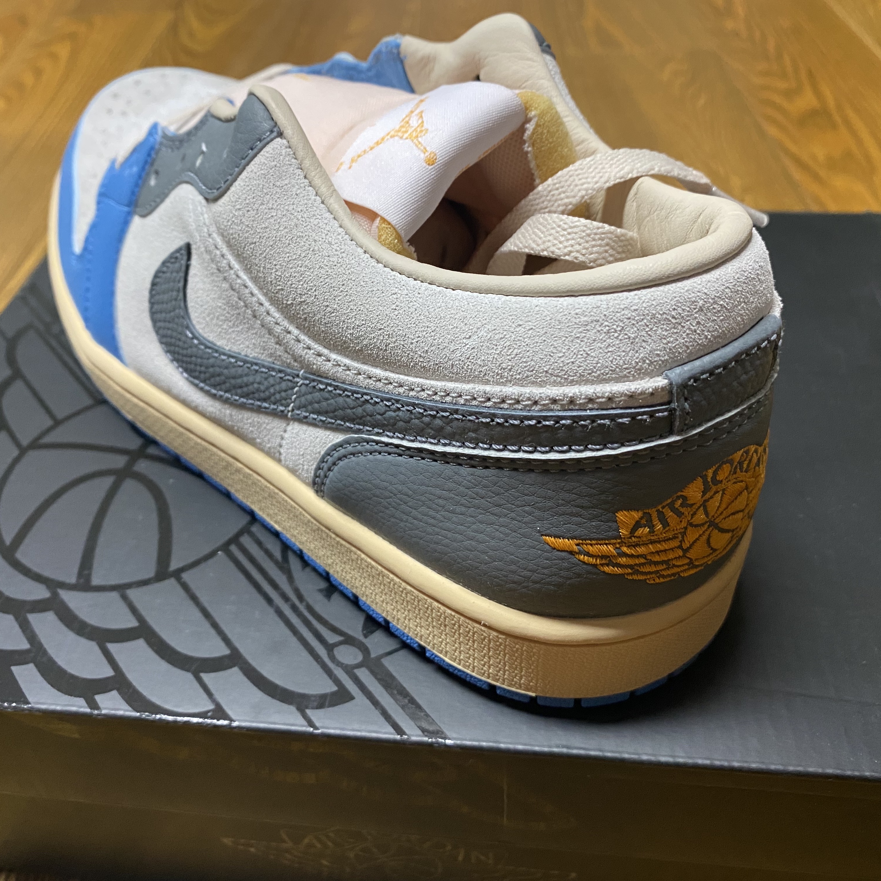 Jordan 1 Low SE Tokyo 96 착용 스타일 - 3