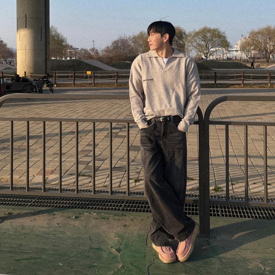 Millo Archive Reflect Curved Pants Washed Black 착용 스타일 - 1