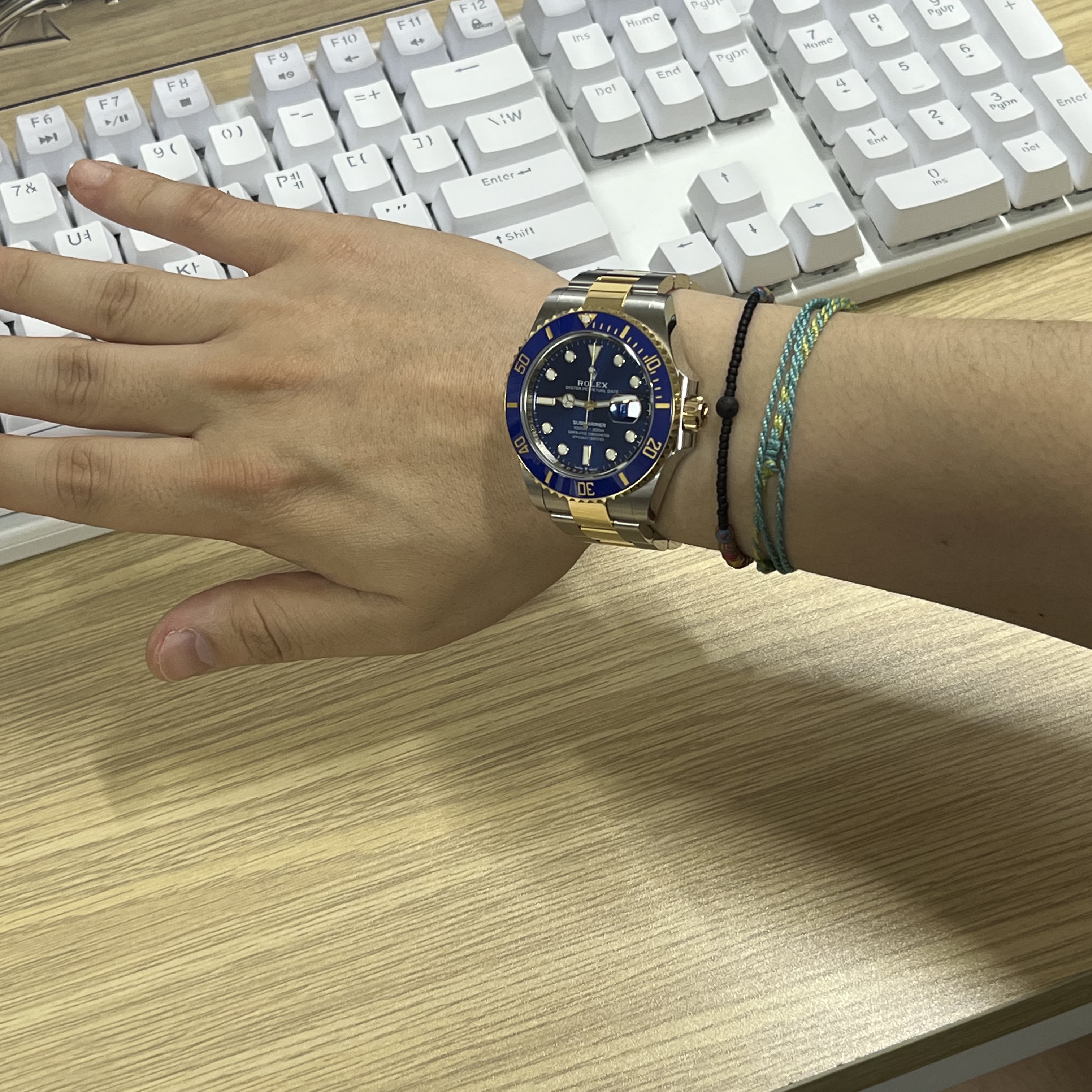Rolex Submariner Date 41mm 126613LB Royal Blue Oyster 착용 스타일 - 2