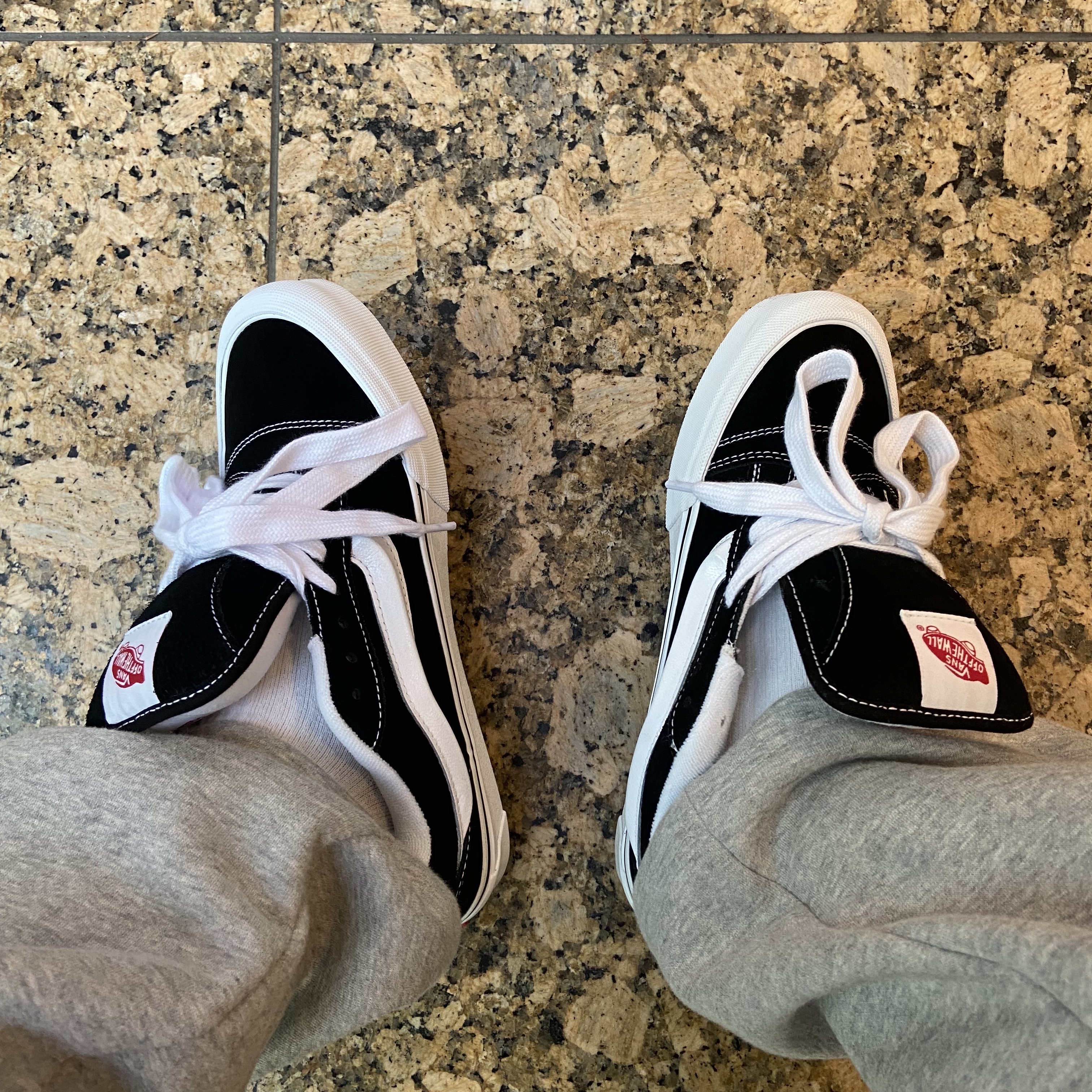 Vans Knu-Skool Black True White 착용 스타일