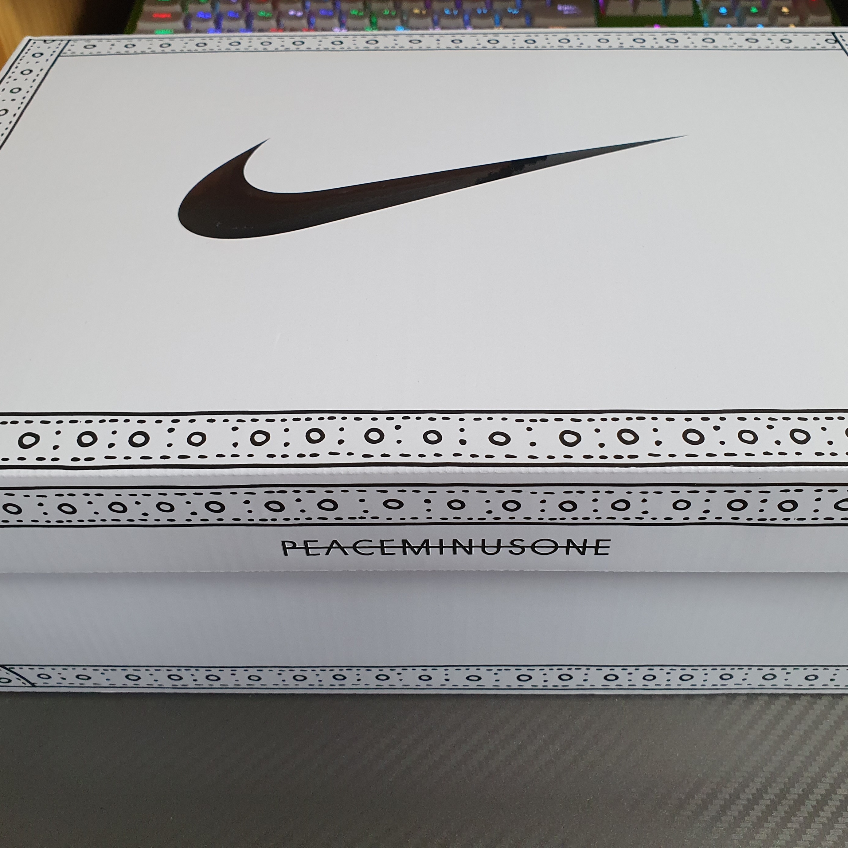 Nike x Peaceminusone Kwondo1 Black and White 착용 스타일 - 2