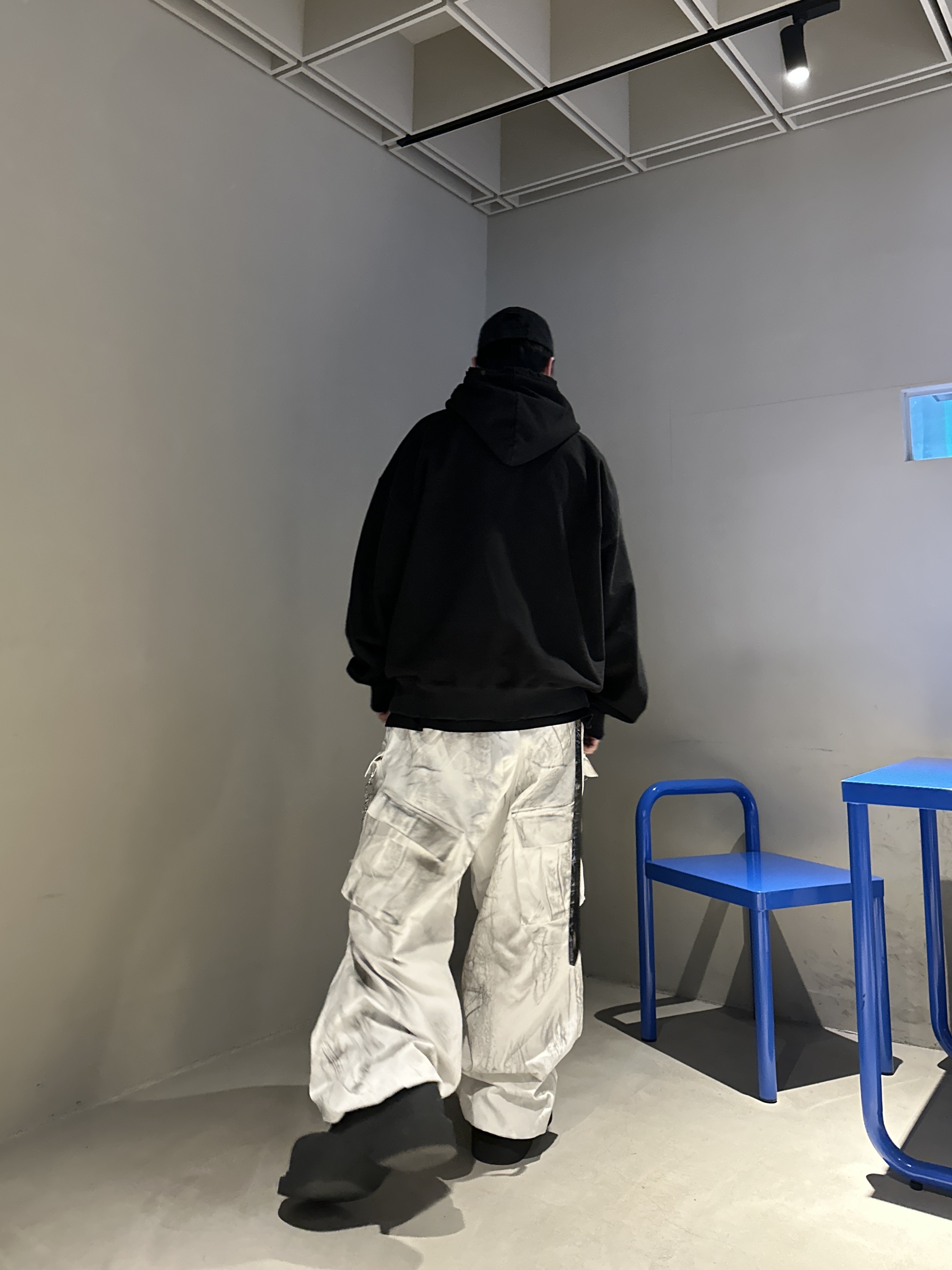 Balenciaga Steroid Derby Black, Balenciaga Gaffer Cap Black 착용 스타일 - 3