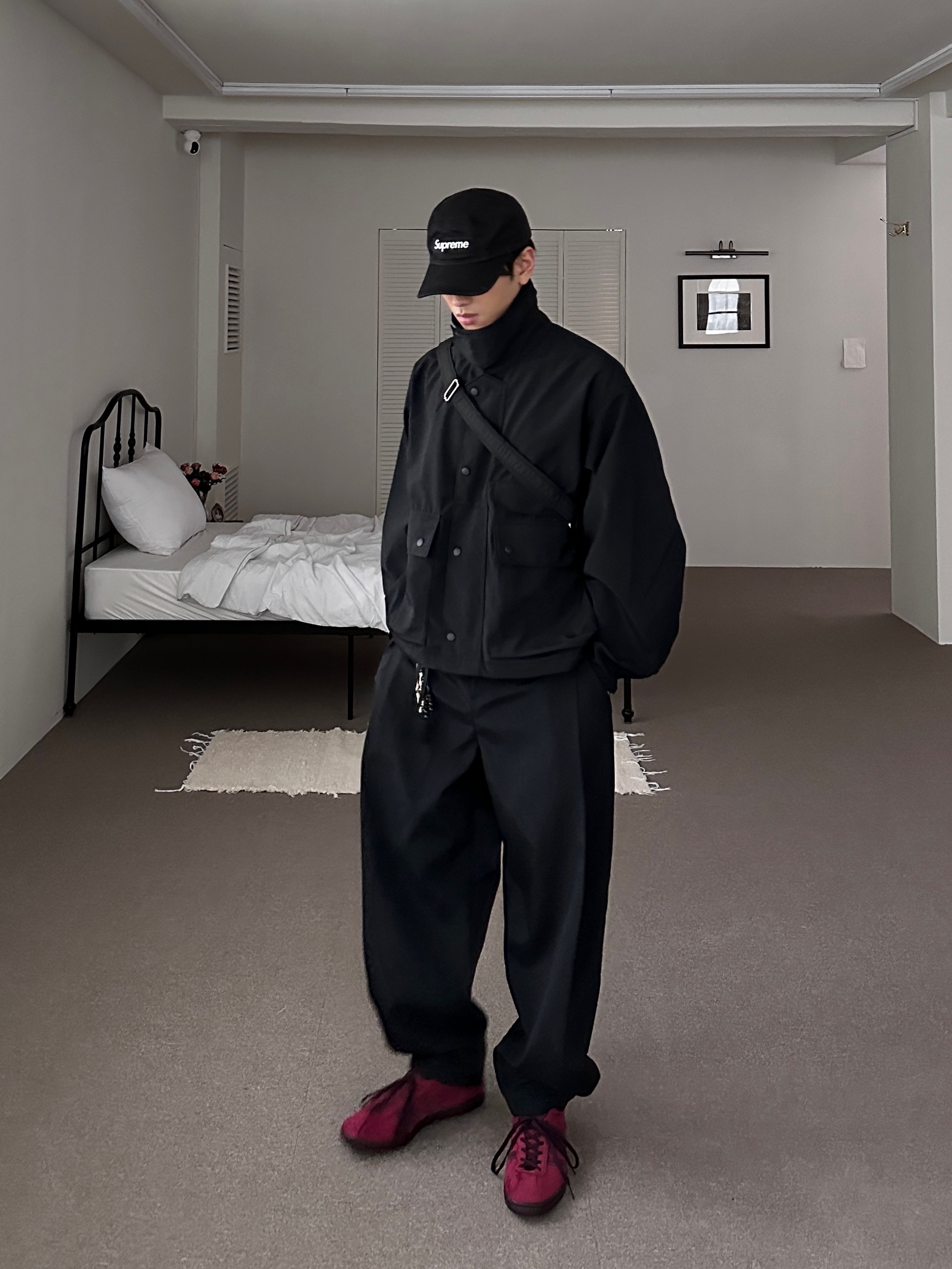 Adidas Tobacco Gruen Collegiate Burgundy, Supreme Washed Chino Twill Camp Cap Black 착용 스타일 - 2