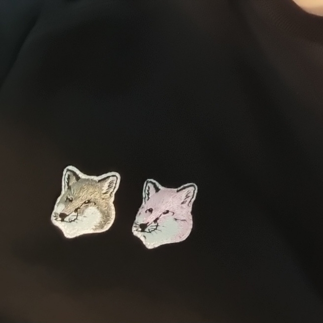 Maison Kitsune Monochrome Fox Head Patch Classic Sweatshirt Black 착용 스타일