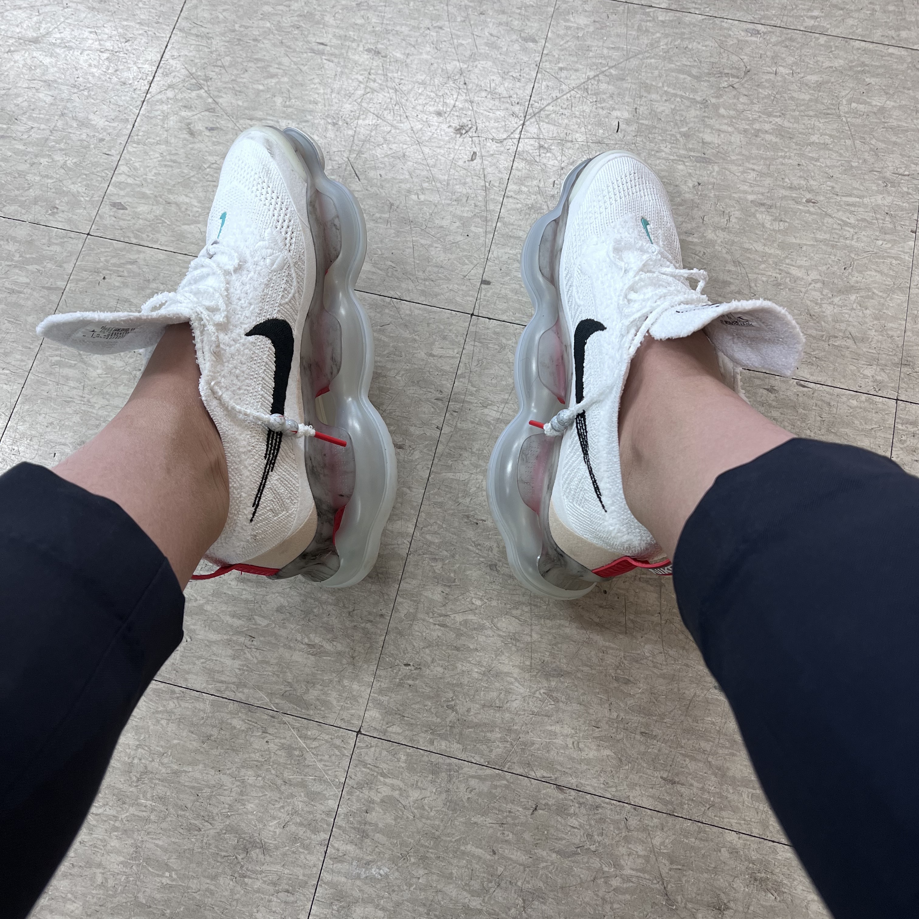 Nike Air Max Scorpion Flyknit Summit White 착용 스타일
