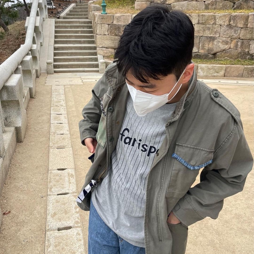Safarispot Safarispots Magazine Tee Gray 착용 스타일 - 1