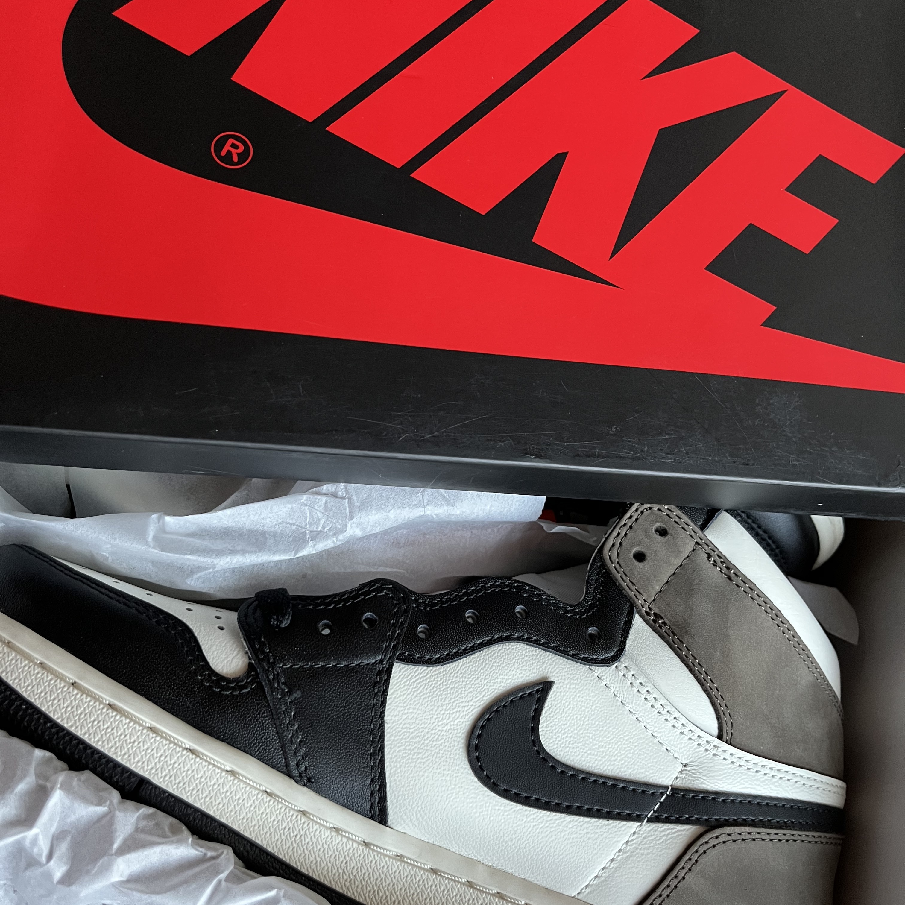 Jordan 1 Retro High OG Black Mocha 착용 스타일