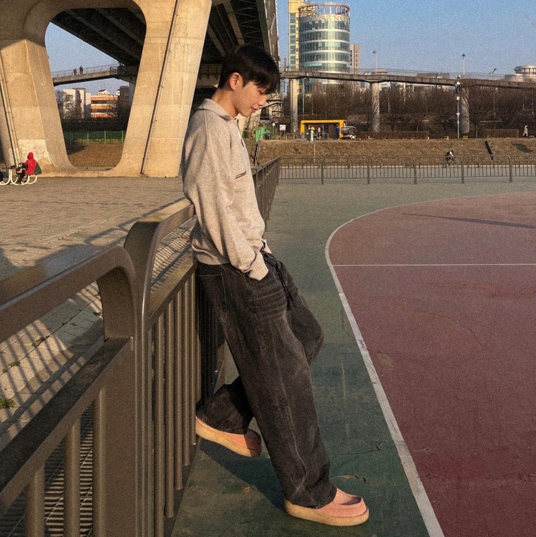 Millo Archive Reflect Curved Pants Washed Black 착용 스타일 - 2