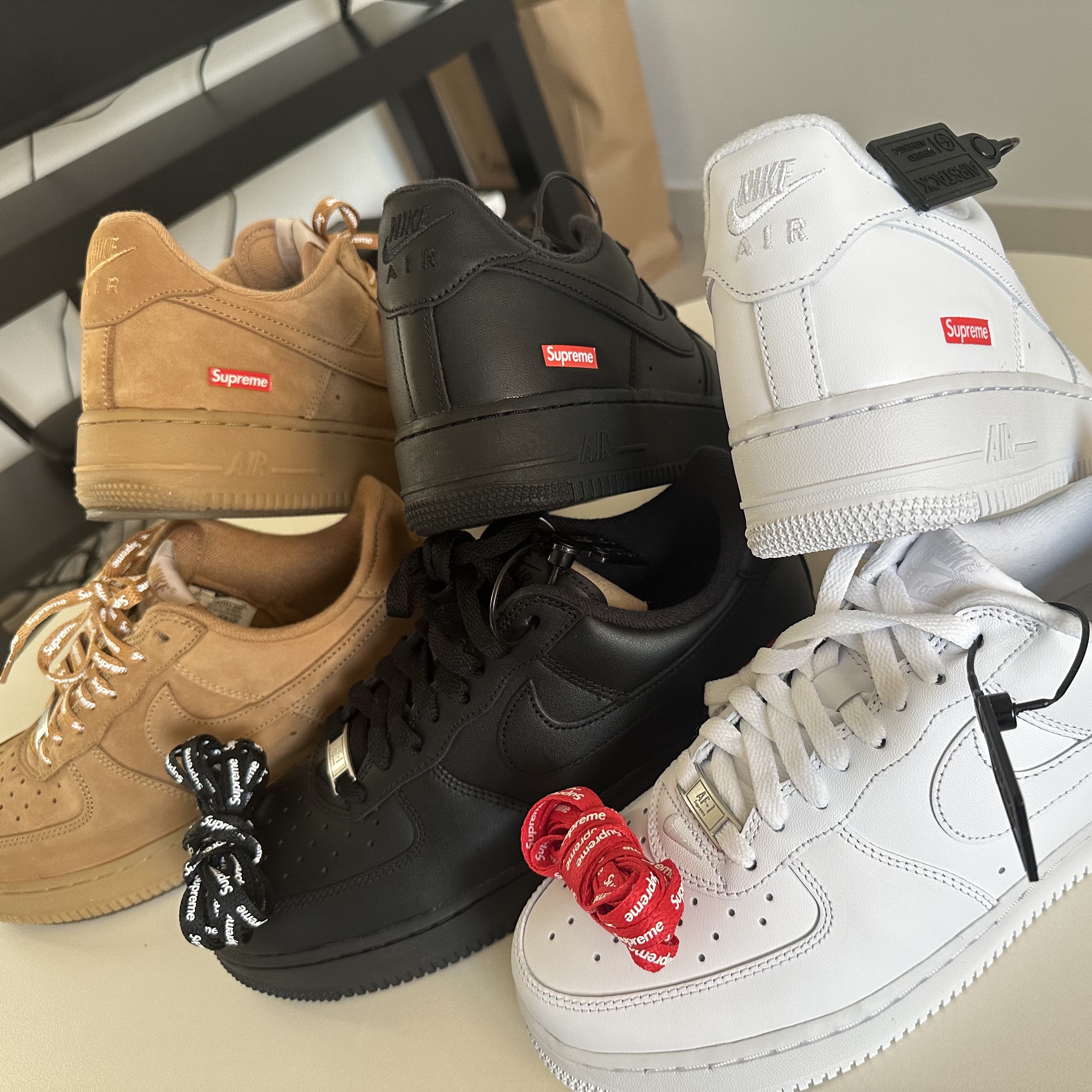 Nike x Supreme Air Force 1 Low White, Nike x Supreme Air Force 1 Low Flax 착용 스타일