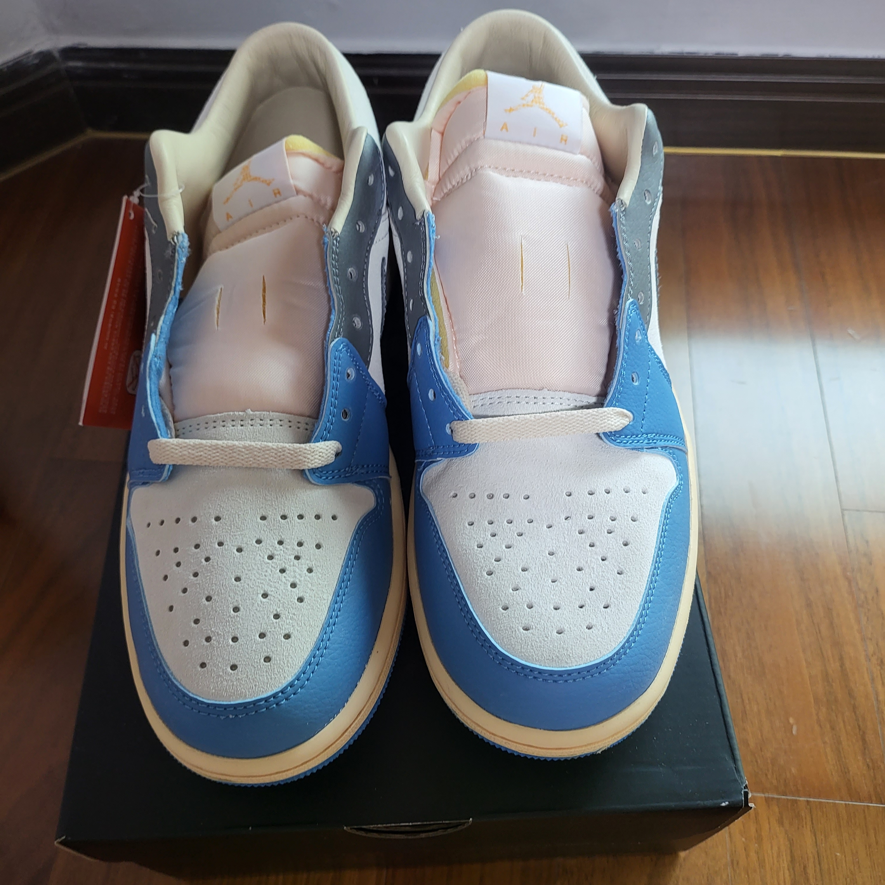 Jordan 1 Low SE Tokyo 96 착용 스타일 - 2