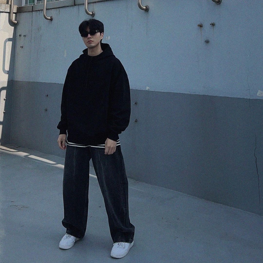 Millo Archive Reflect Curved Pants Washed Black 착용 스타일 - 1