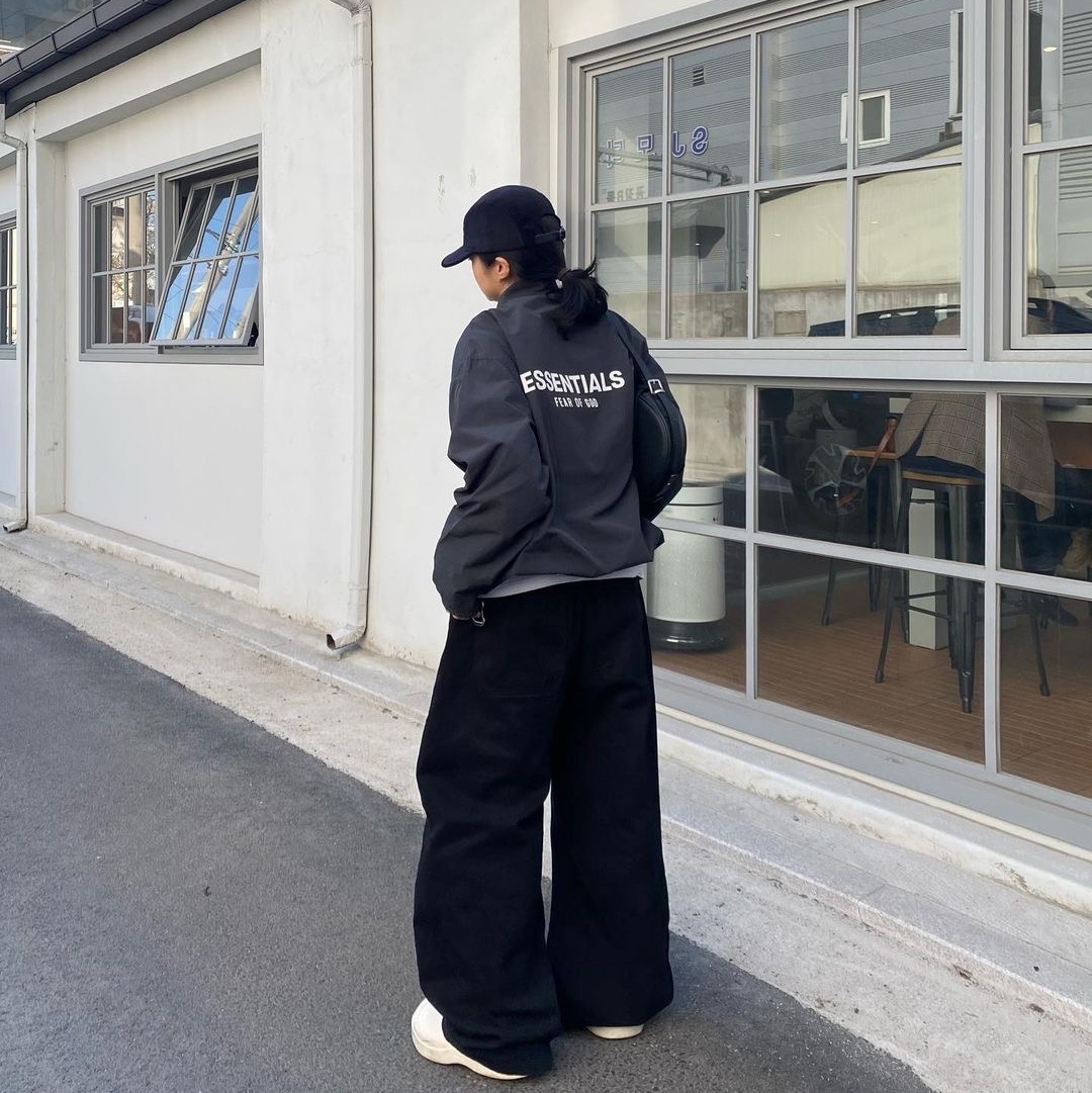 Millo Archive Reflect Curved Pants Black 착용 스타일 - 1