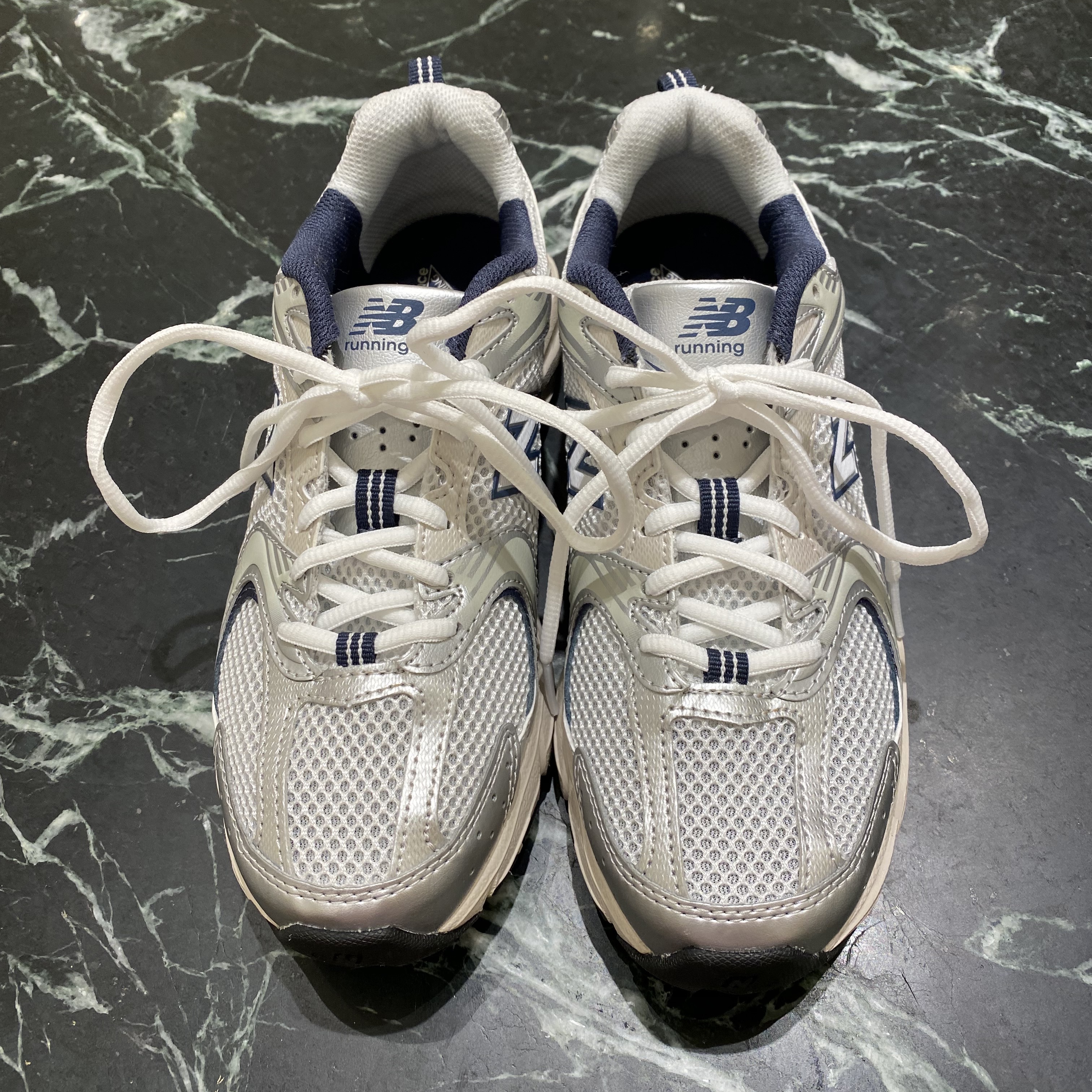 New Balance 530 Steel Grey 착용 스타일 - 2
