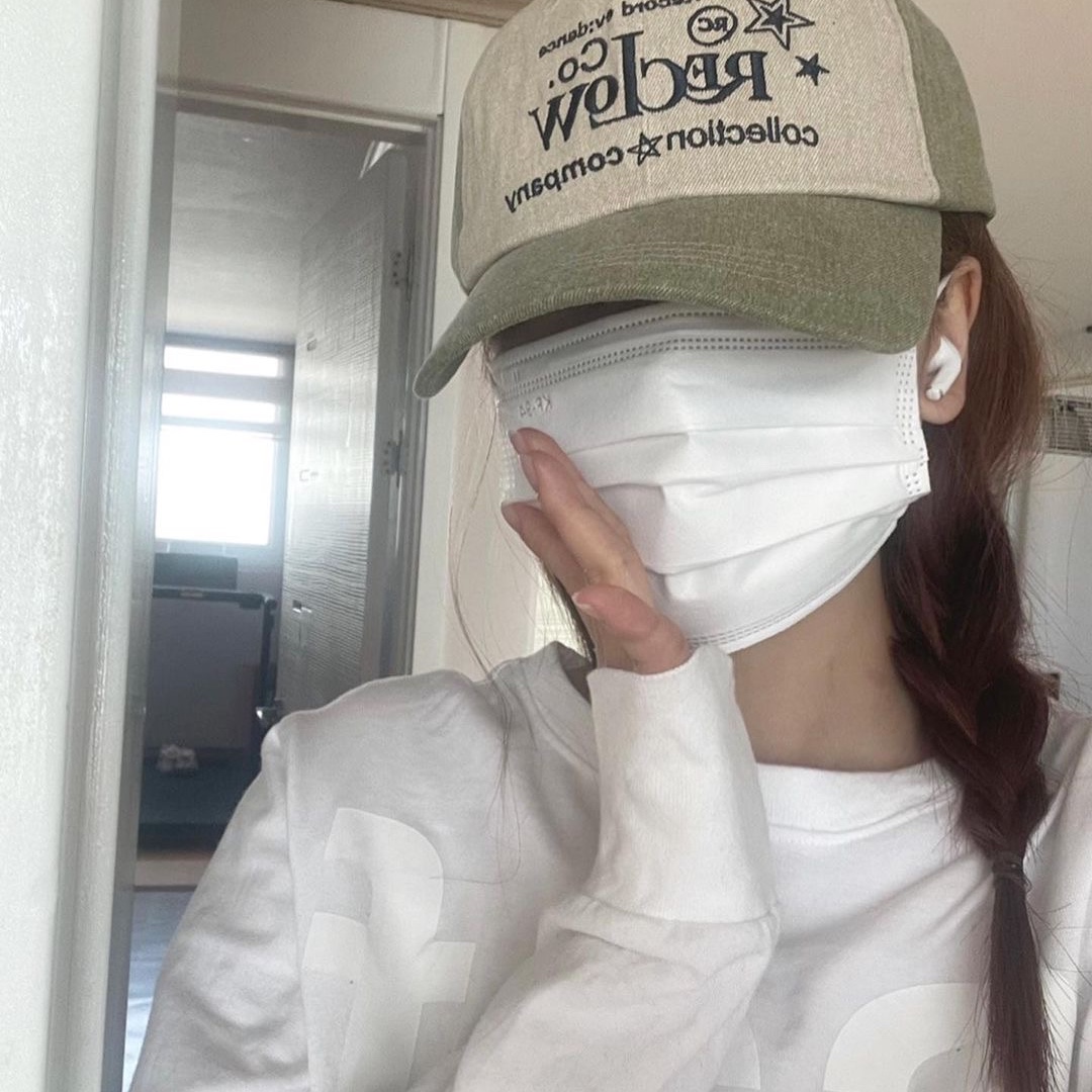 [KREAM 단독] Safarispot Women 1/2 Basic Safari LS T-Shirt White 착용 스타일 - 2