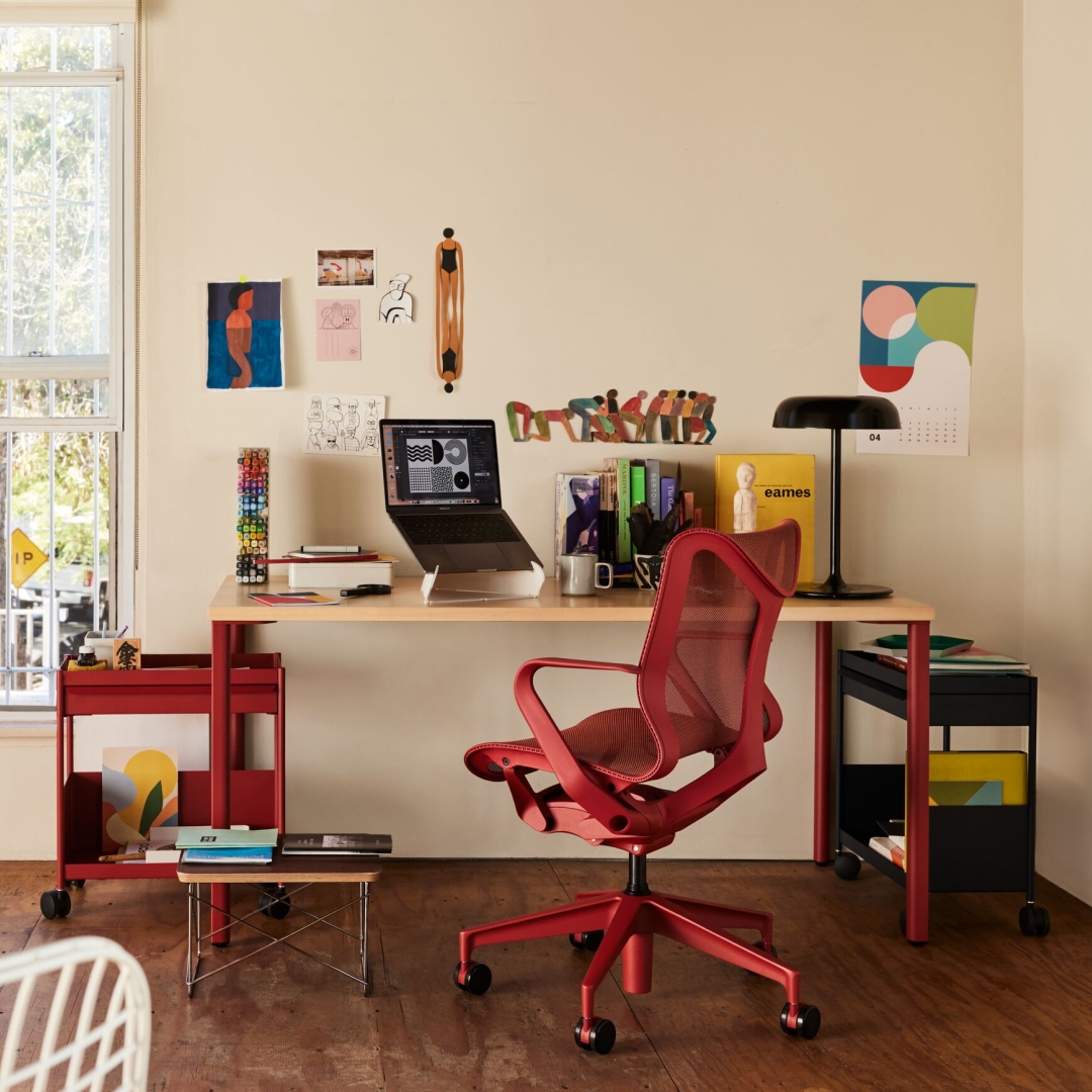 Herman Miller Cosm High Back Chair Canyon 착용 스타일