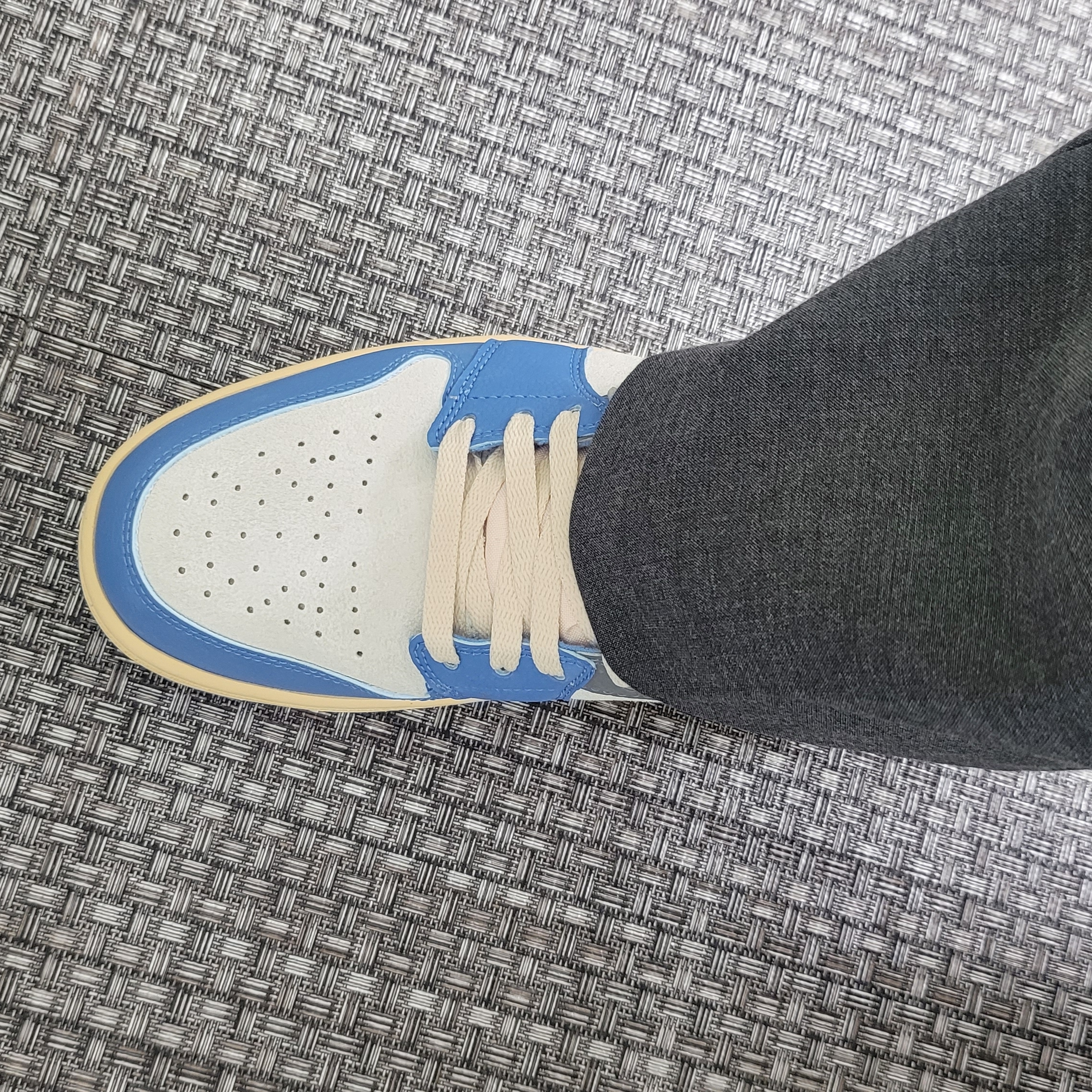 Jordan 1 Low SE Tokyo 96 착용 스타일 - 4
