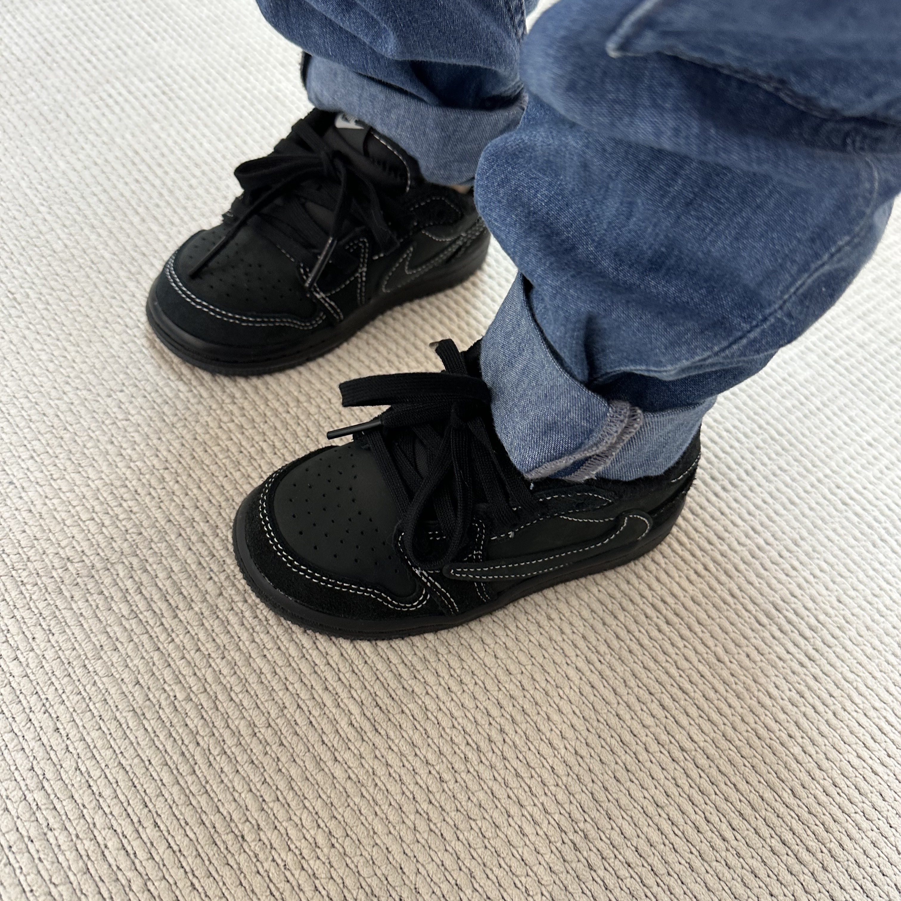(TD) Jordan 1 x Travis Scott Retro Low OG SP Black Phantom 착용 스타일 - 3