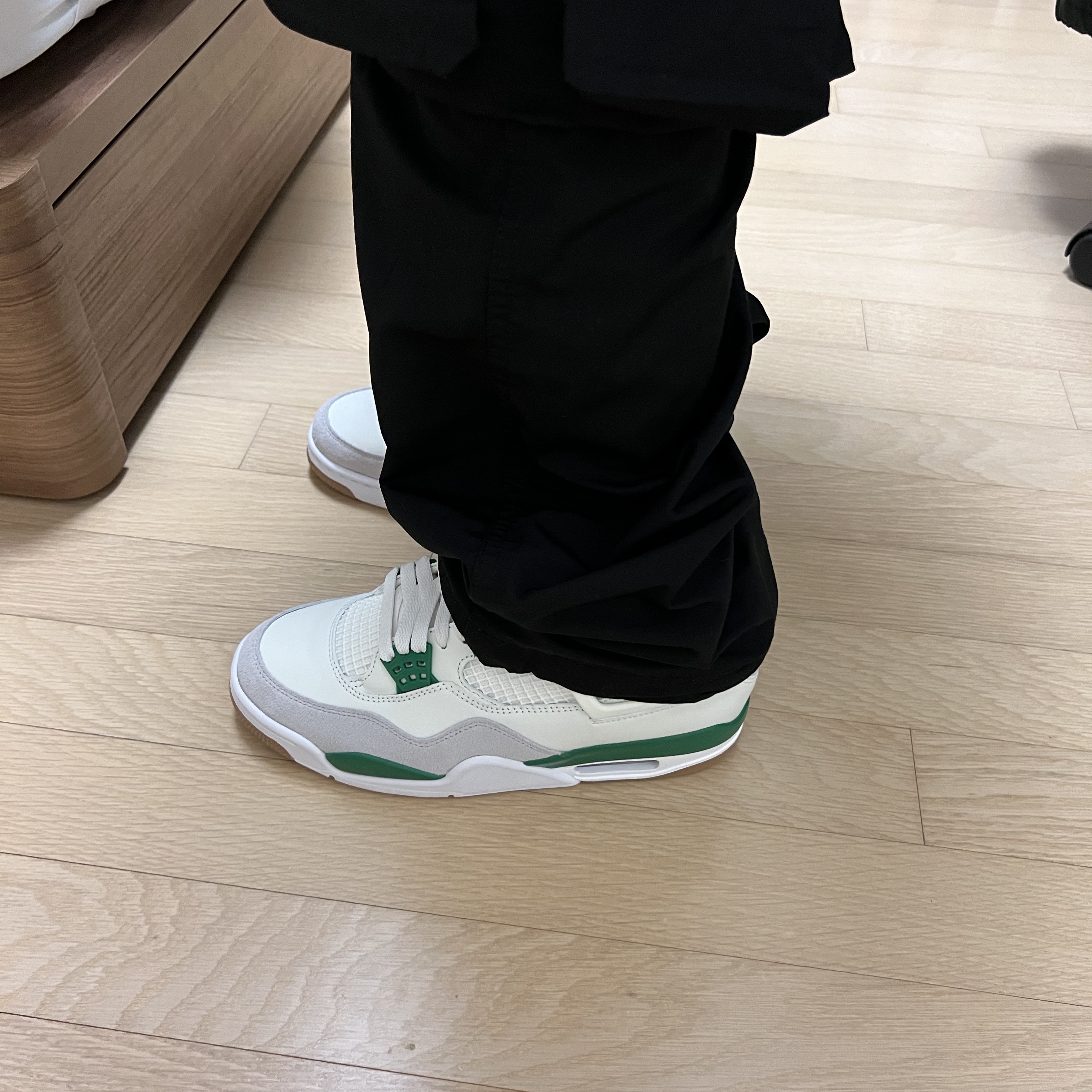 Jordan 4 x Nike SB Retro SP Pine Green 착용 스타일 - 3