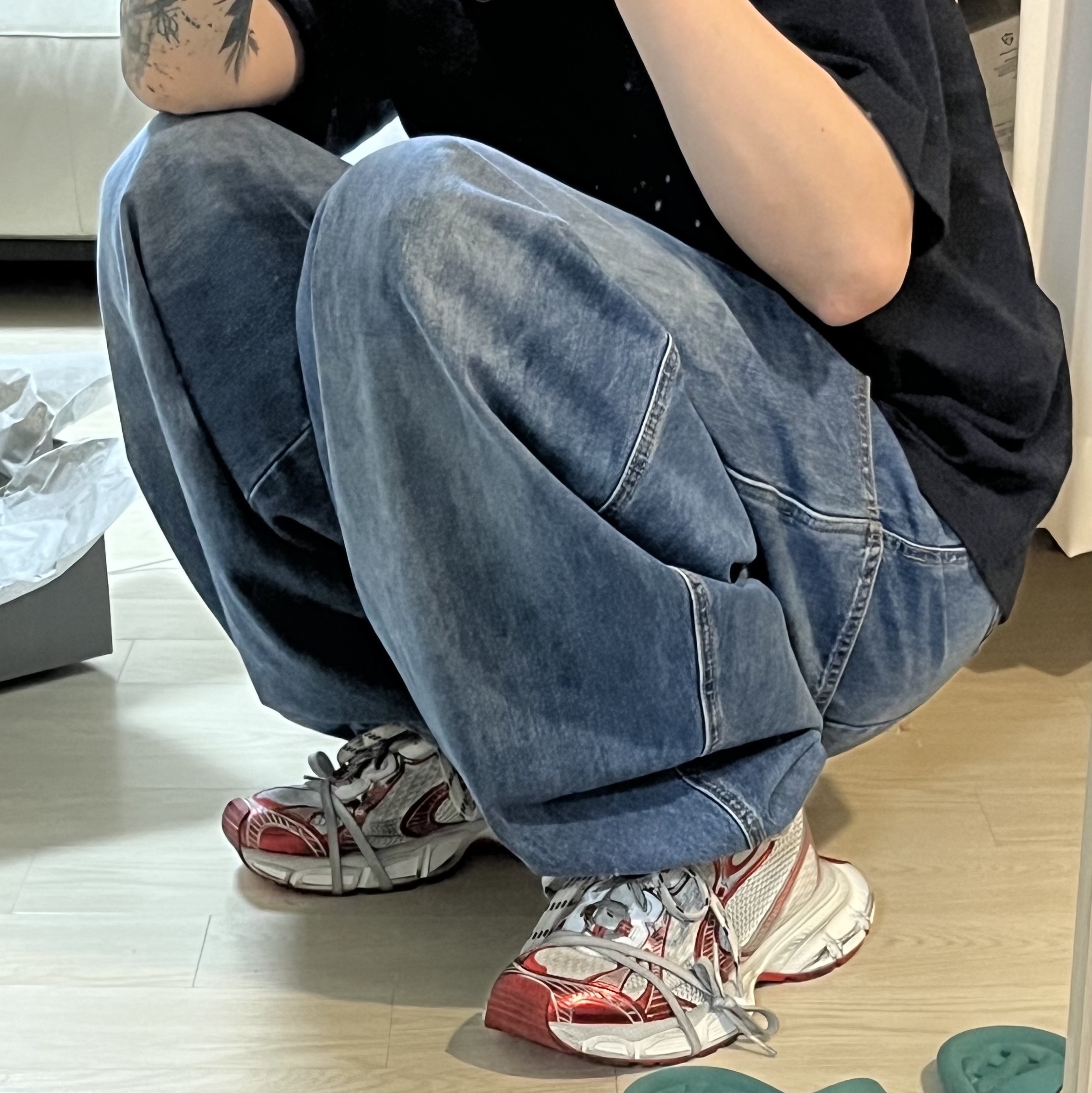 Balenciaga 3XL Sneakers White Red 착용 스타일 - 1