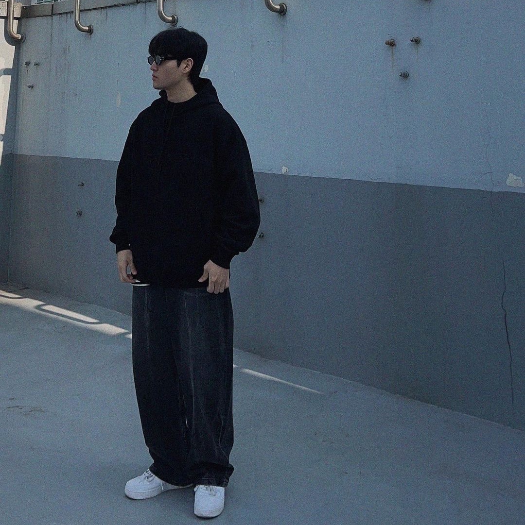 Millo Archive Reflect Curved Pants Washed Black 착용 스타일 - 2