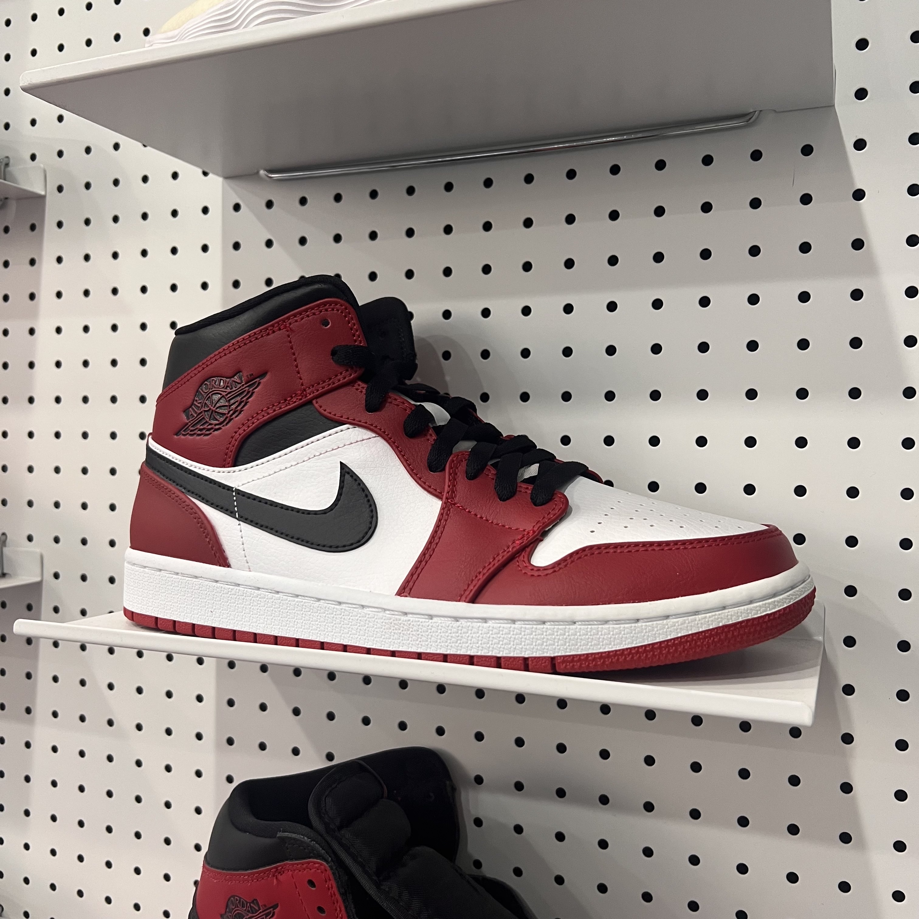 Jordan 1 Mid Chicago 2020 착용 스타일 - 2