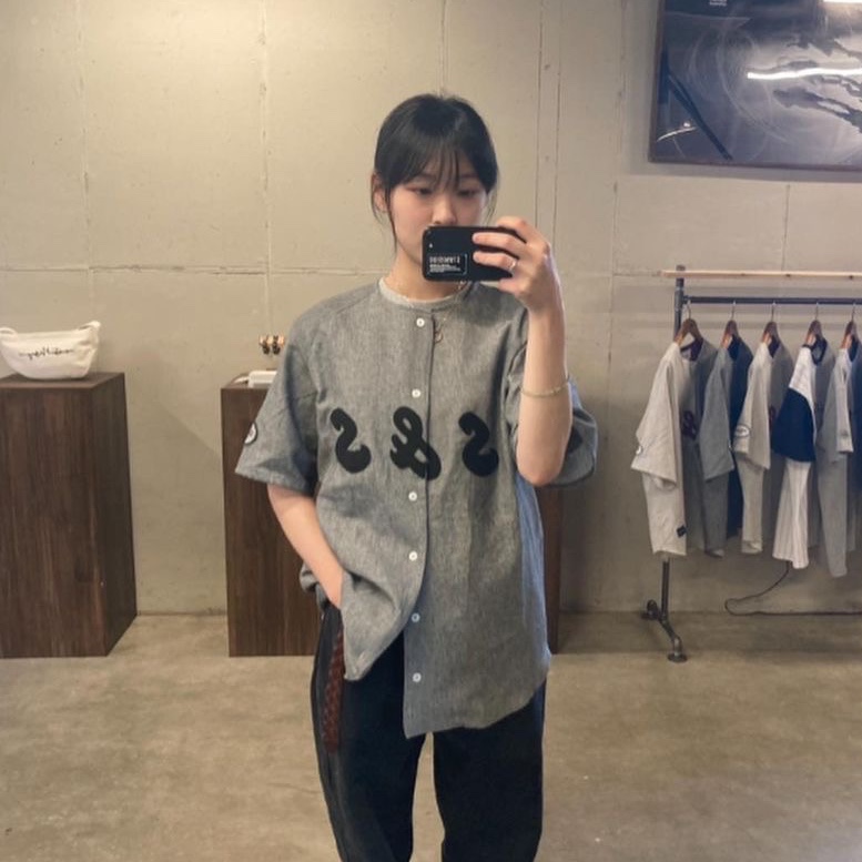 Safarispot S&S Baseball Short Sleeve Shirt Black 착용 스타일 - 2