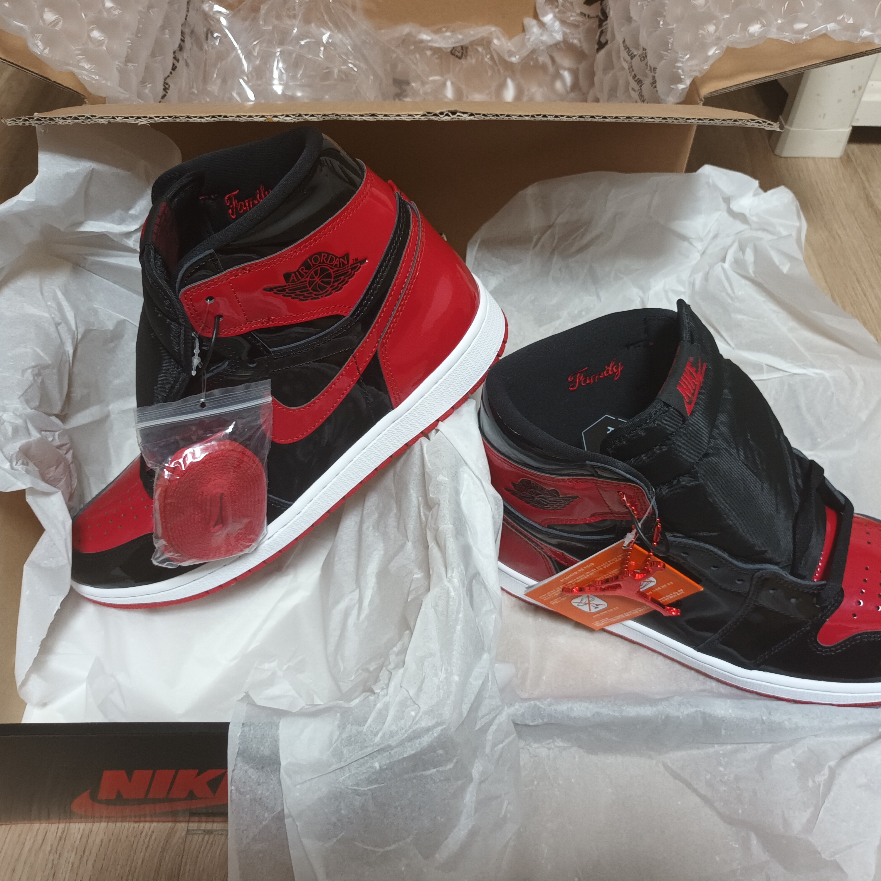 Jordan 1 Retro High OG Patent Bred 착용 스타일 - 2
