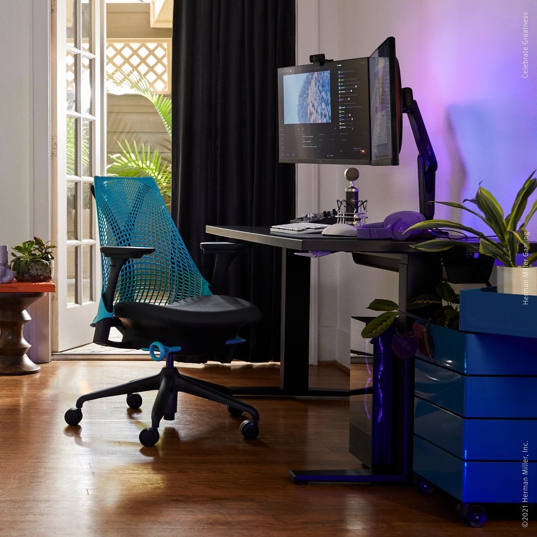 [20% 쿠폰] Herman Miller Sayl Gaming Chair Oceandeep back, [10% 쿠폰] Herman Miller Ollin Monitor Arm Black 착용 스타일