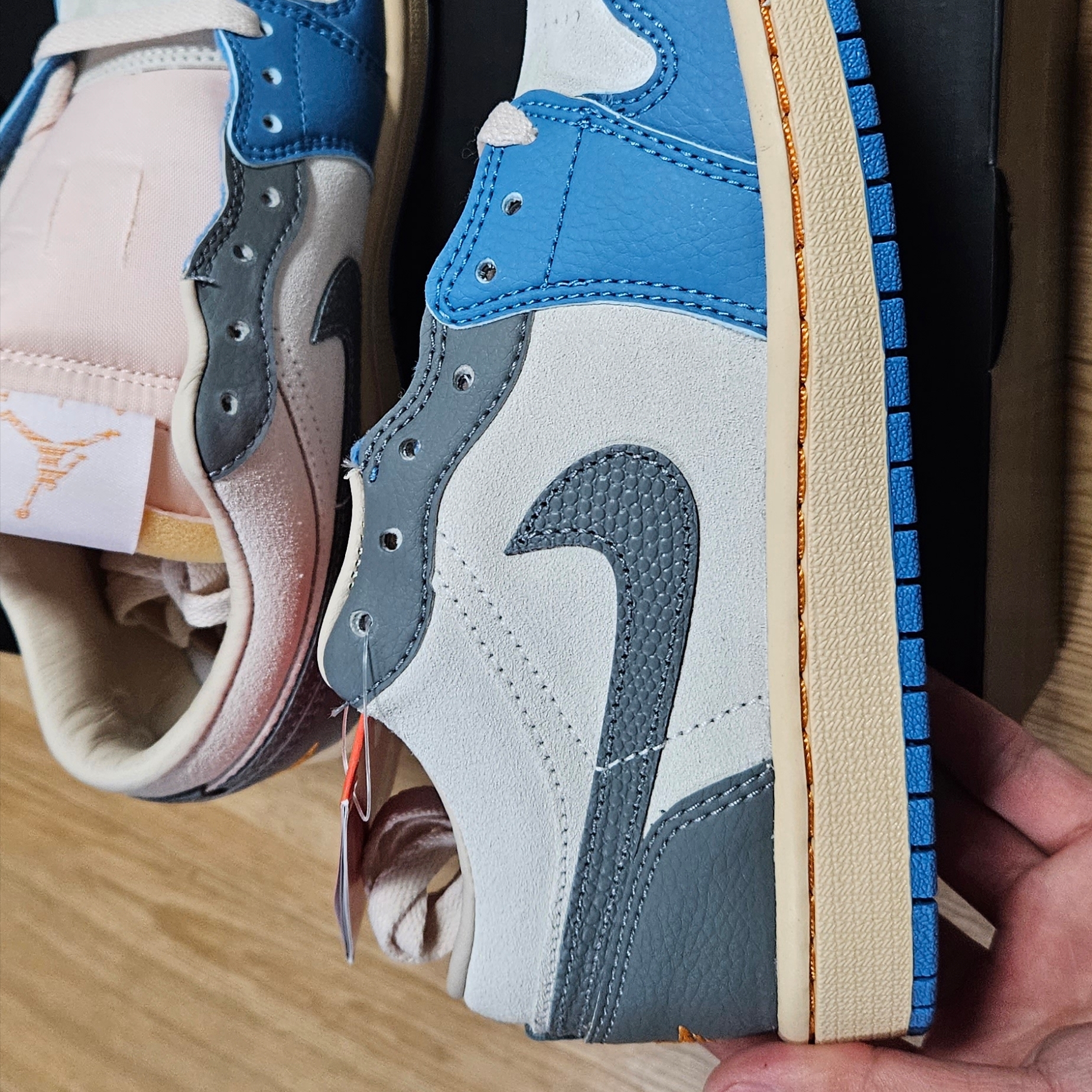 Jordan 1 Low SE Tokyo 96 착용 스타일 - 4