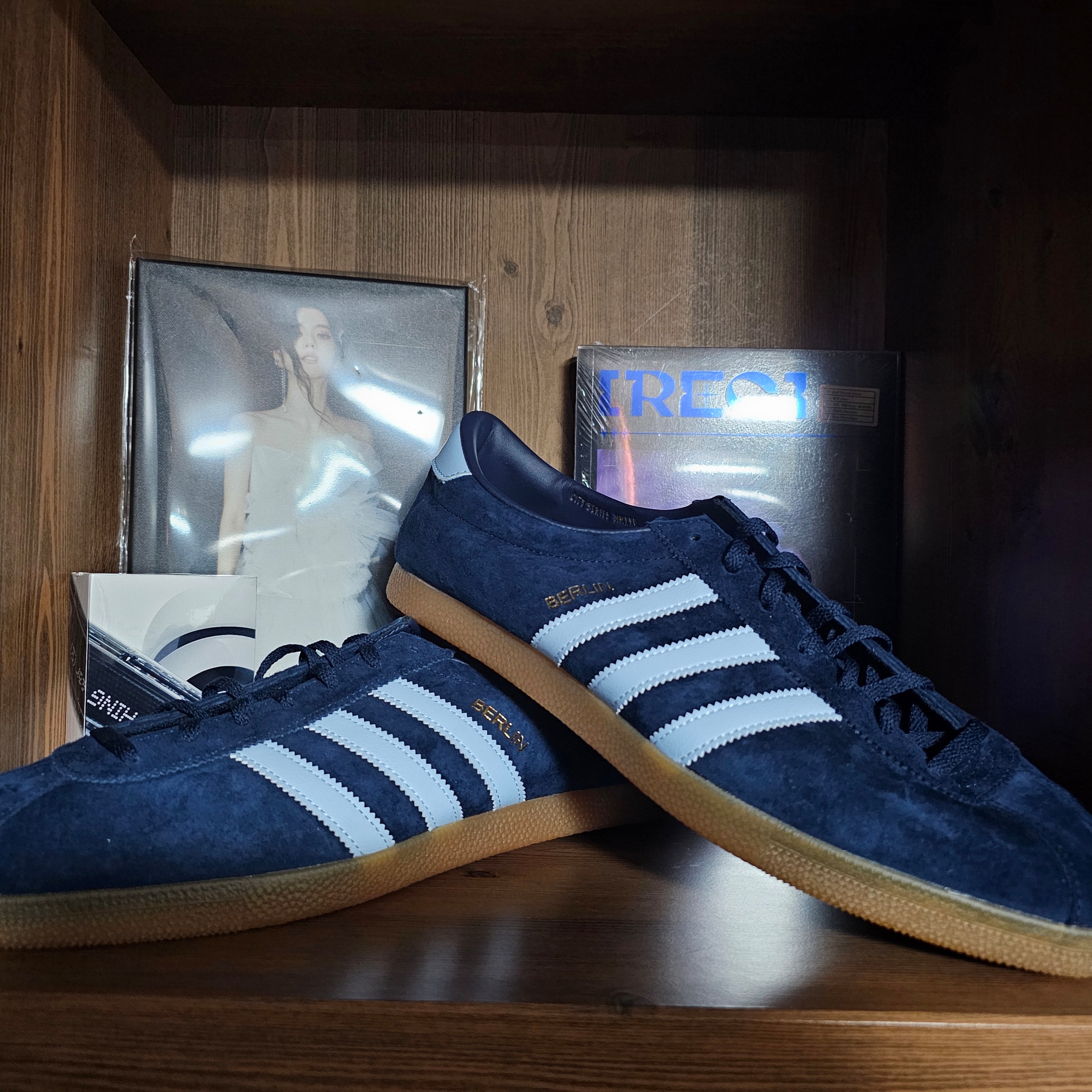 Adidas Berlin Collegiate Navy Pantone 착용 스타일 - 2