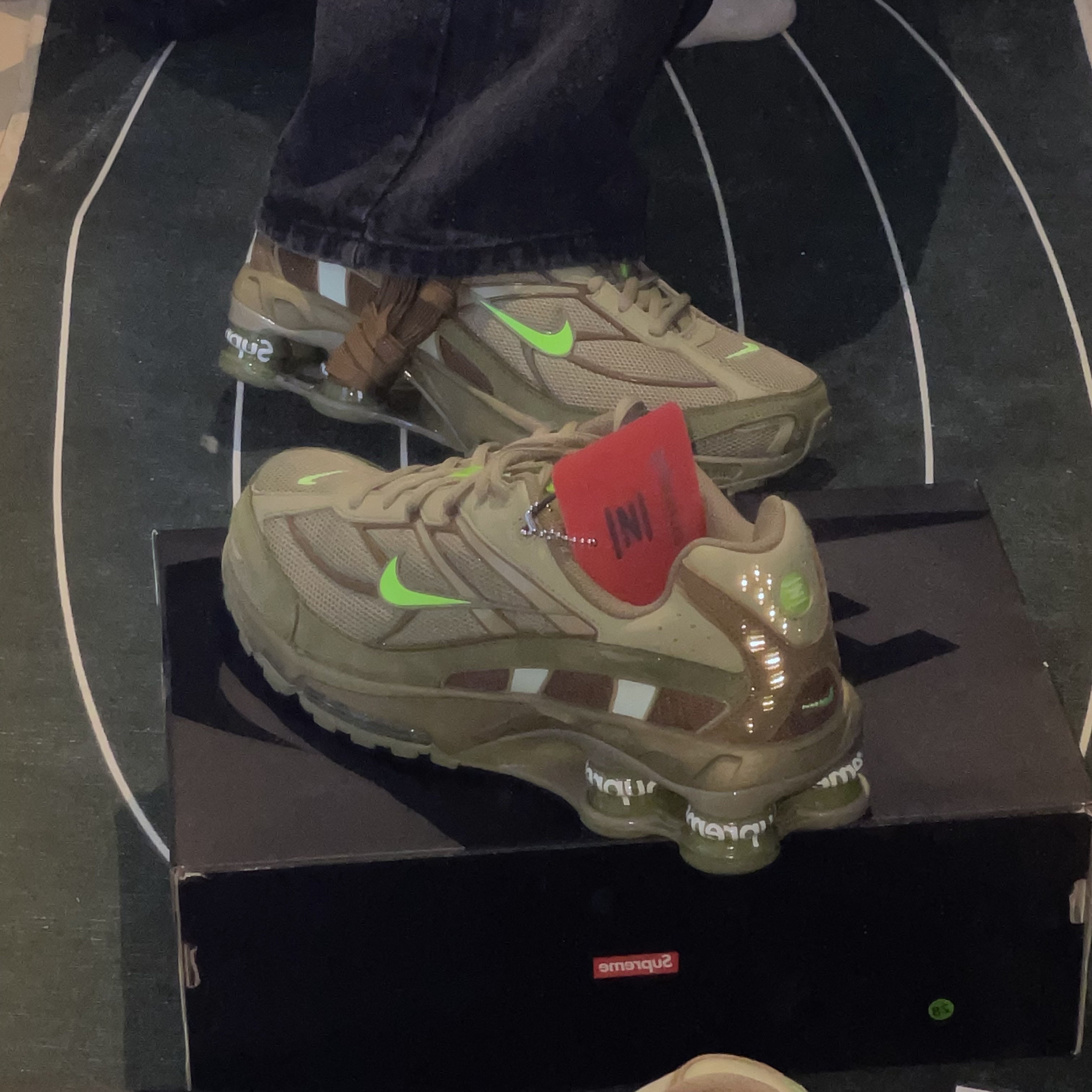 Nike x Supreme Shox Ride 2 SP Neutral Olive 착용 스타일 - 2
