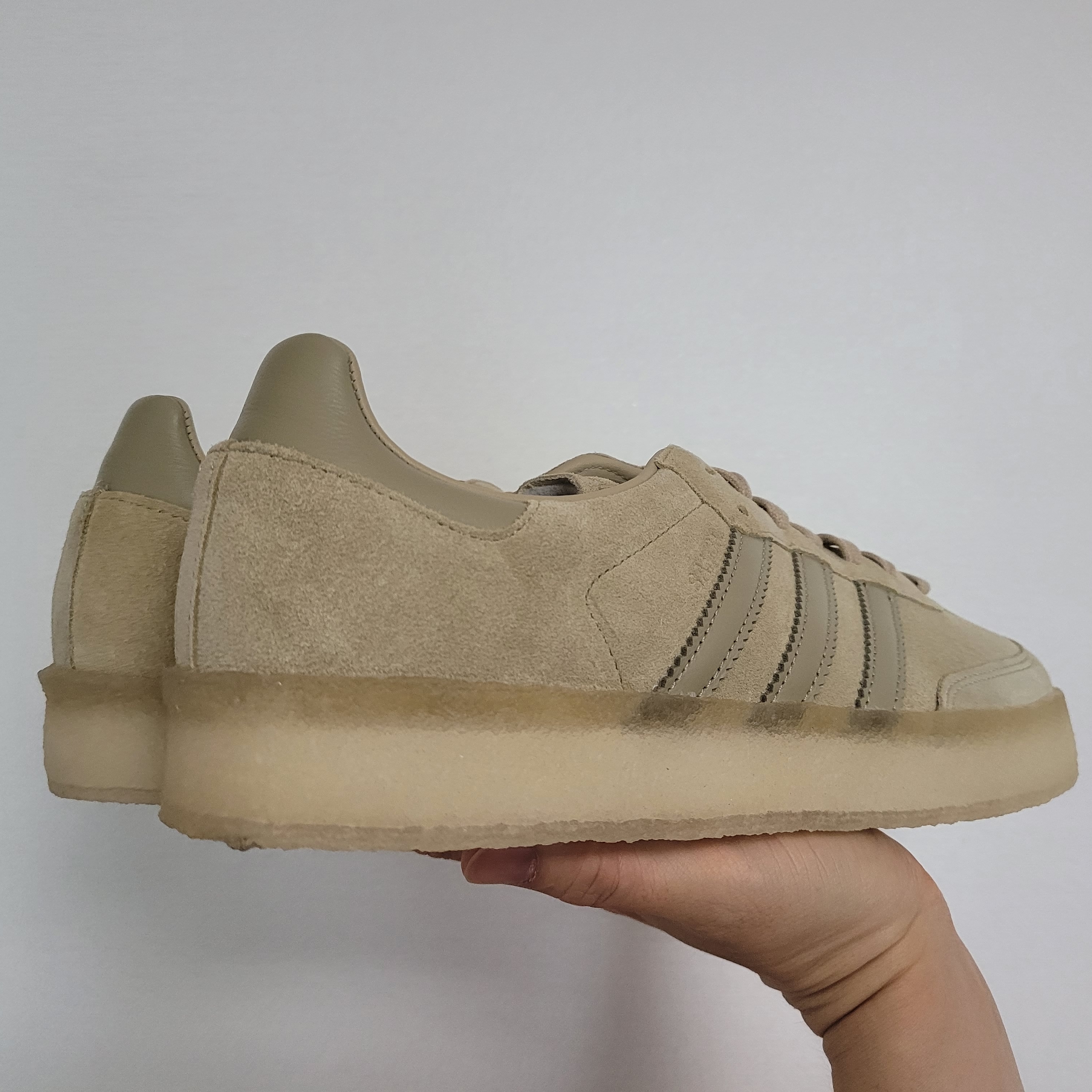 Adidas x Clarks x Ronnie Fieg 8th Street Samba Savannah 착용 스타일 - 2