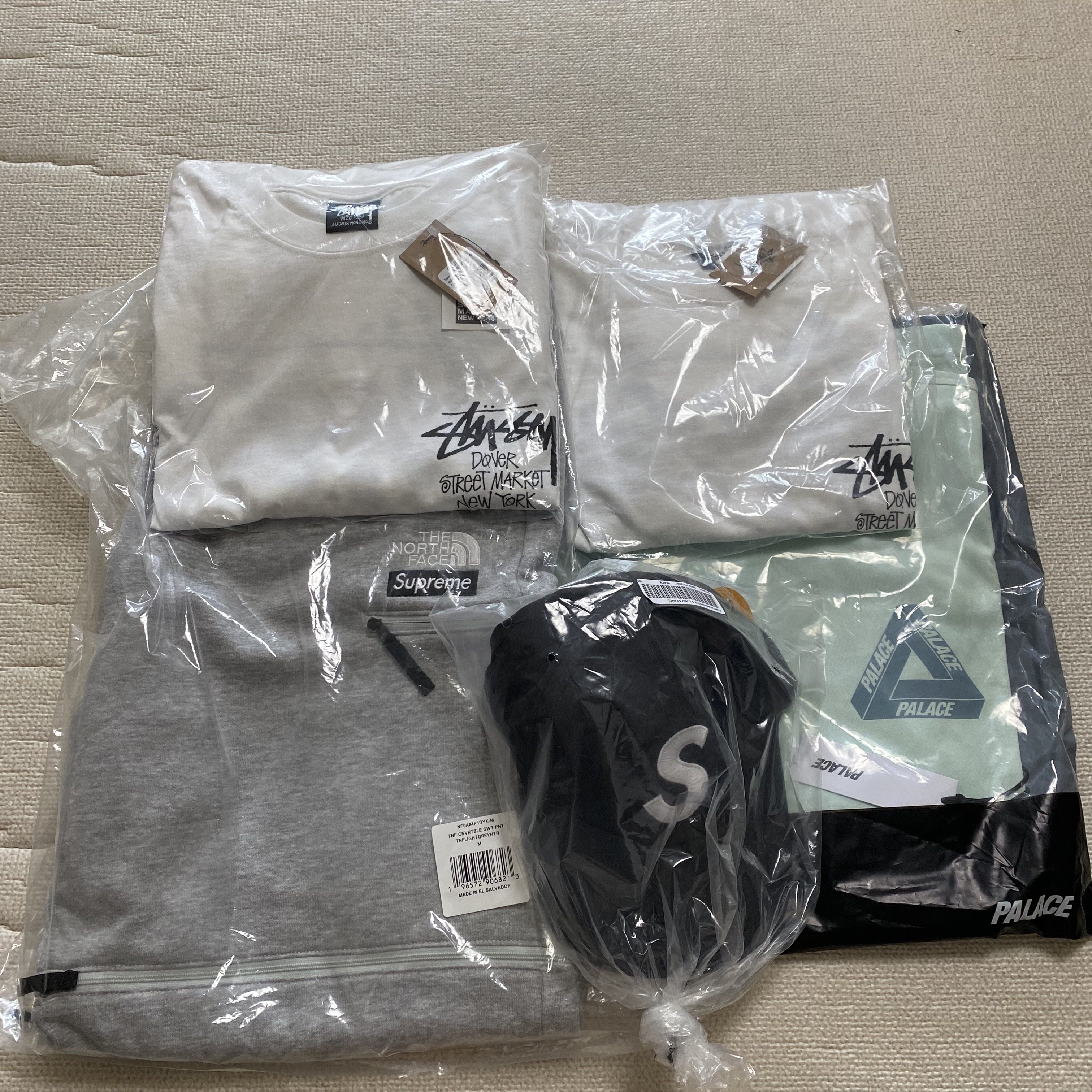 Stussy Stock DSM New York LS T-Shirt White, Supreme Cordura Ripstop S Logo 6-Panel Black - 23SS 착용 스타일