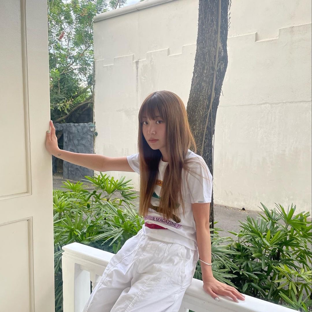 Safarispot Women 1/2 Flag Magazine Tee White 착용 스타일 - 2