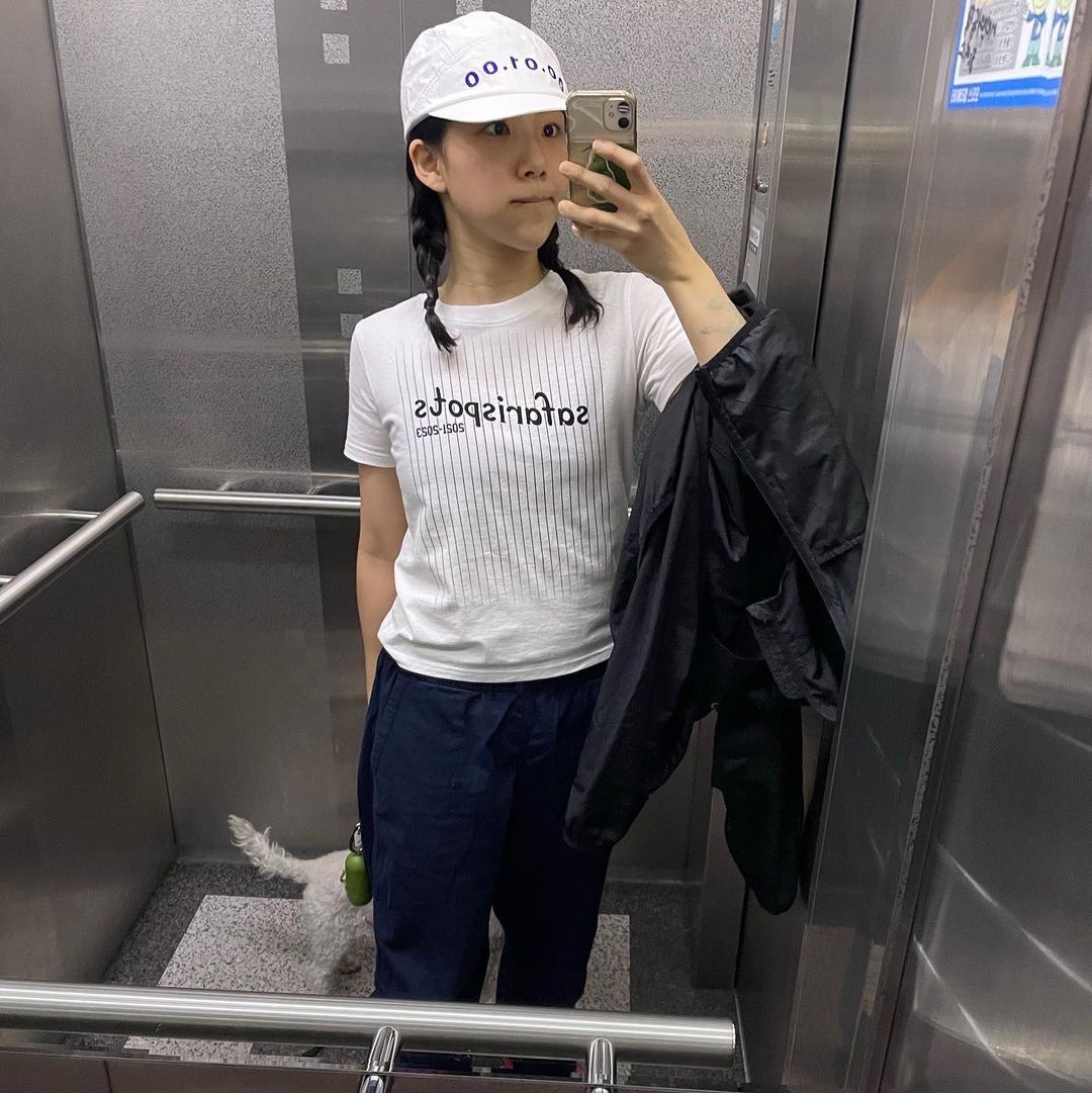 Safarispot Women 1/2 Safarispots Magazine Tee White 착용 스타일 - 3