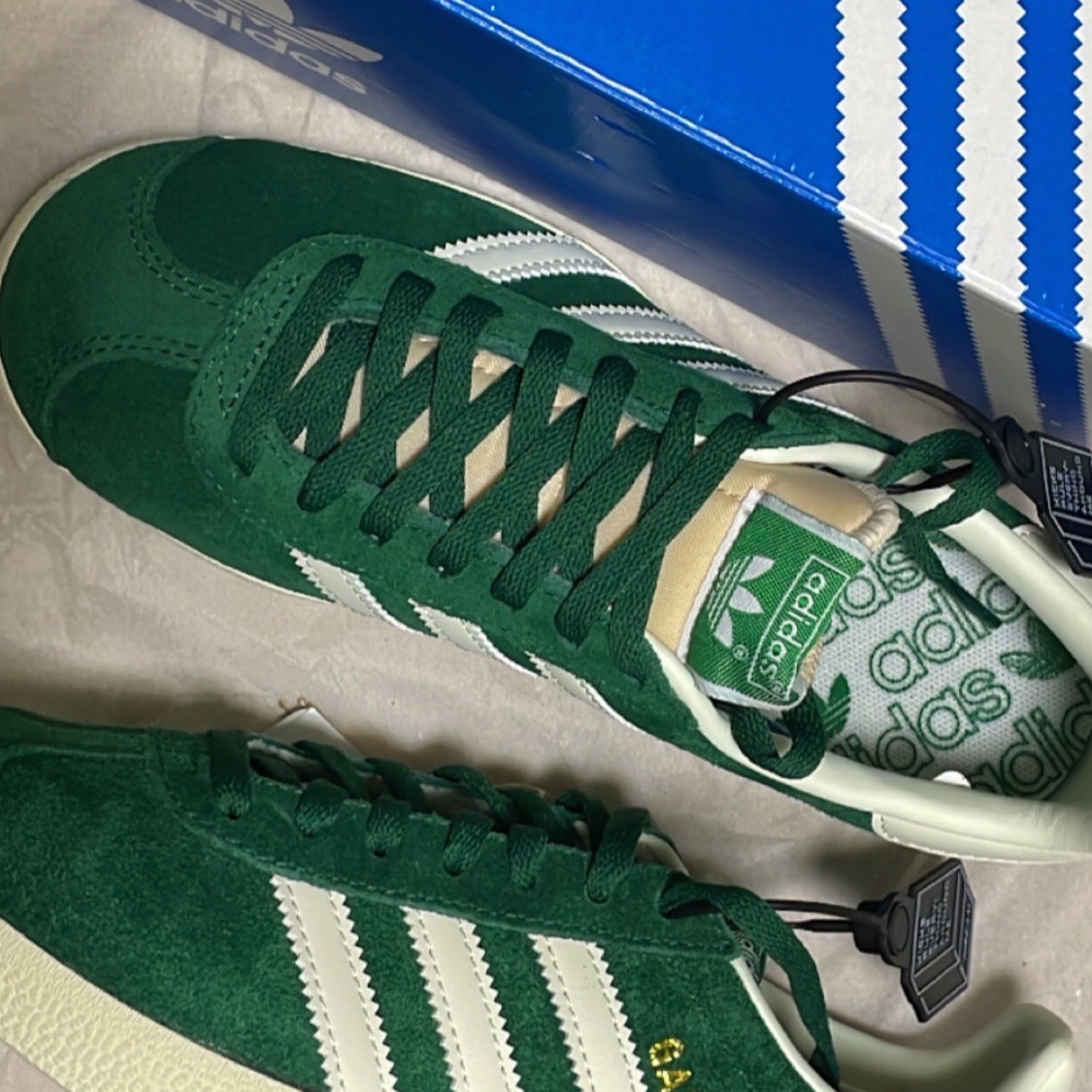 Adidas Gazelle Dark Green Cream White 착용 스타일 - 1