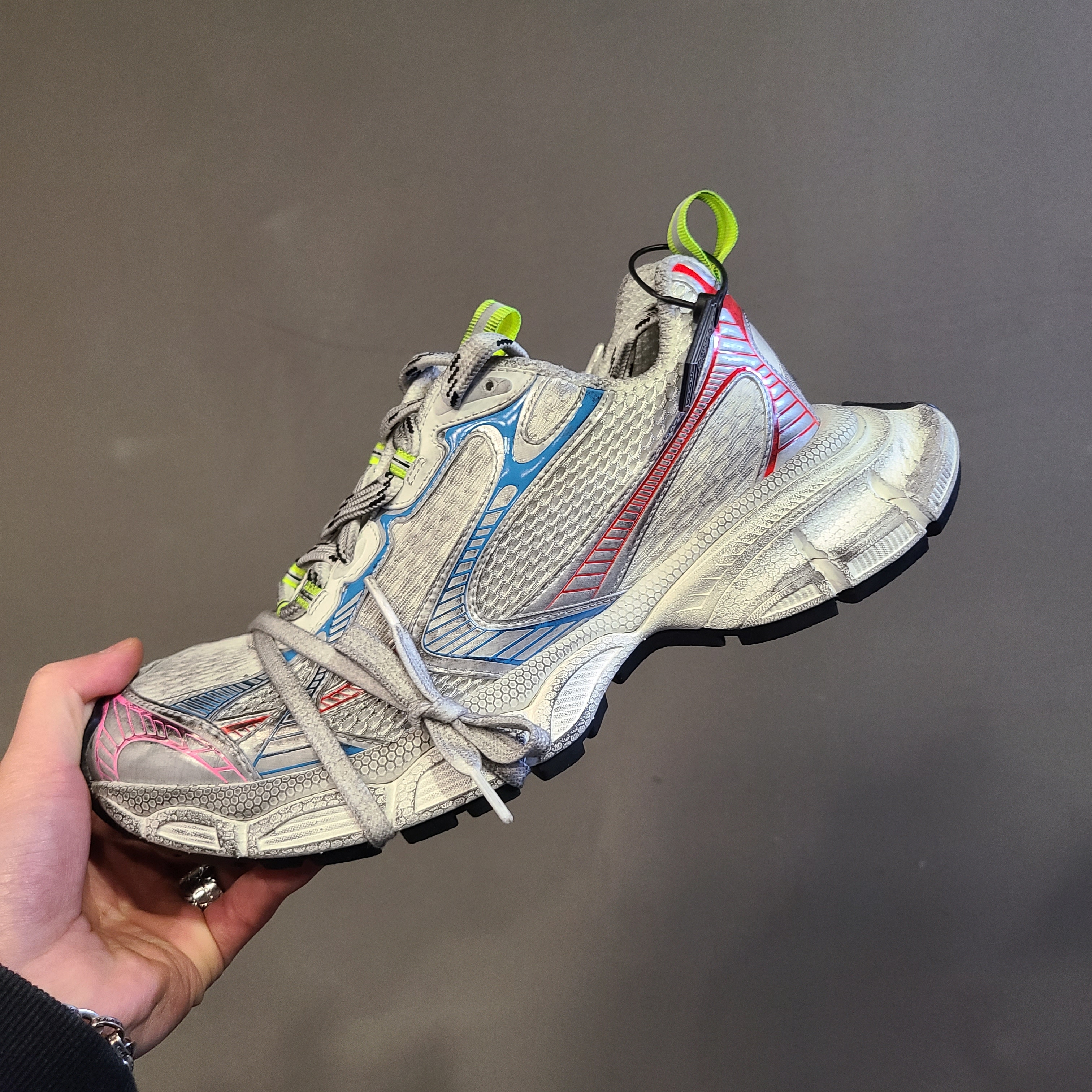 Balenciaga 3XL Sneakers White Red Blue 착용 스타일 - 2