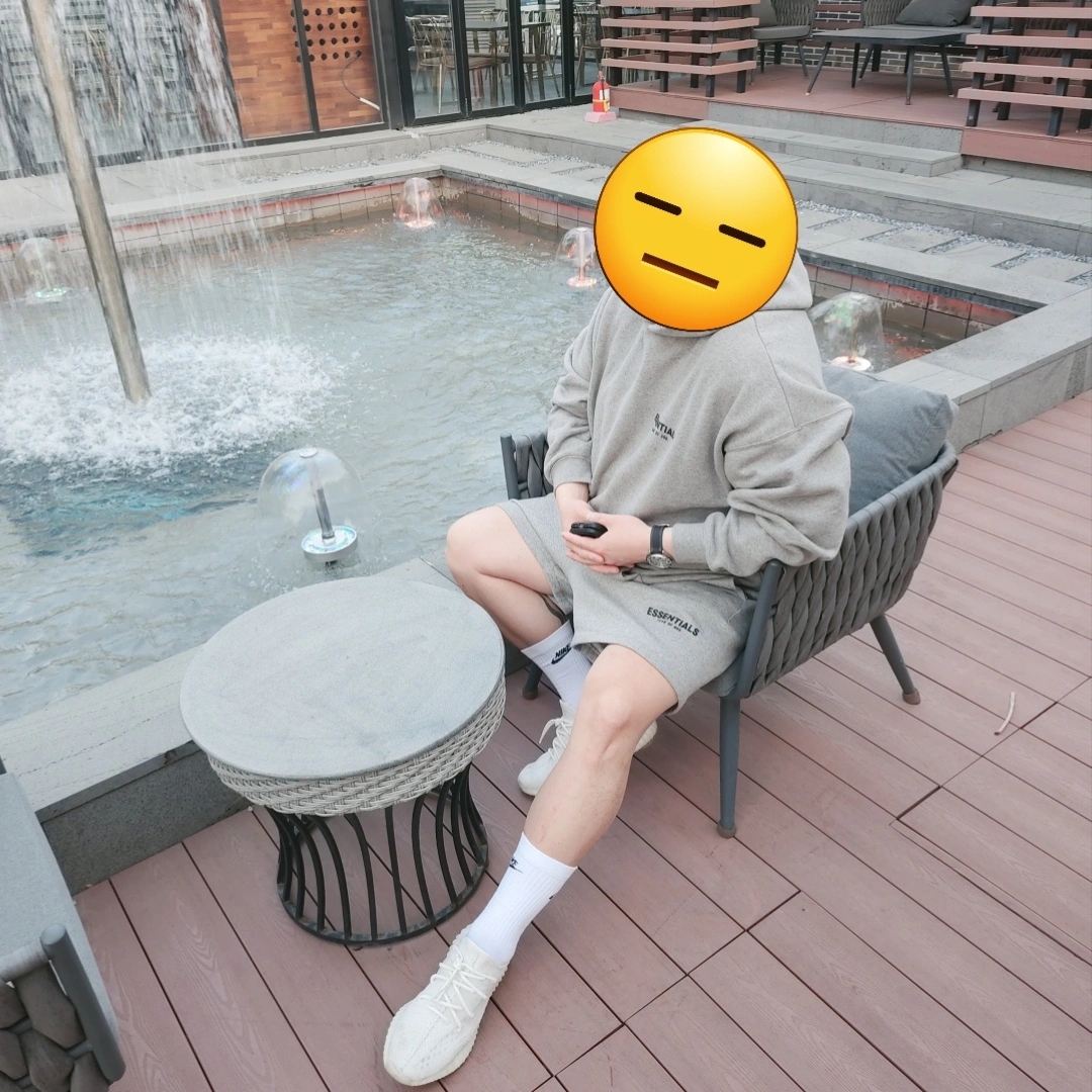 Essentials The Core Collection Sweatshorts Dark Oatmeal, Essentials The Core Collection Hoodie Dark Oatmeal 착용 스타일