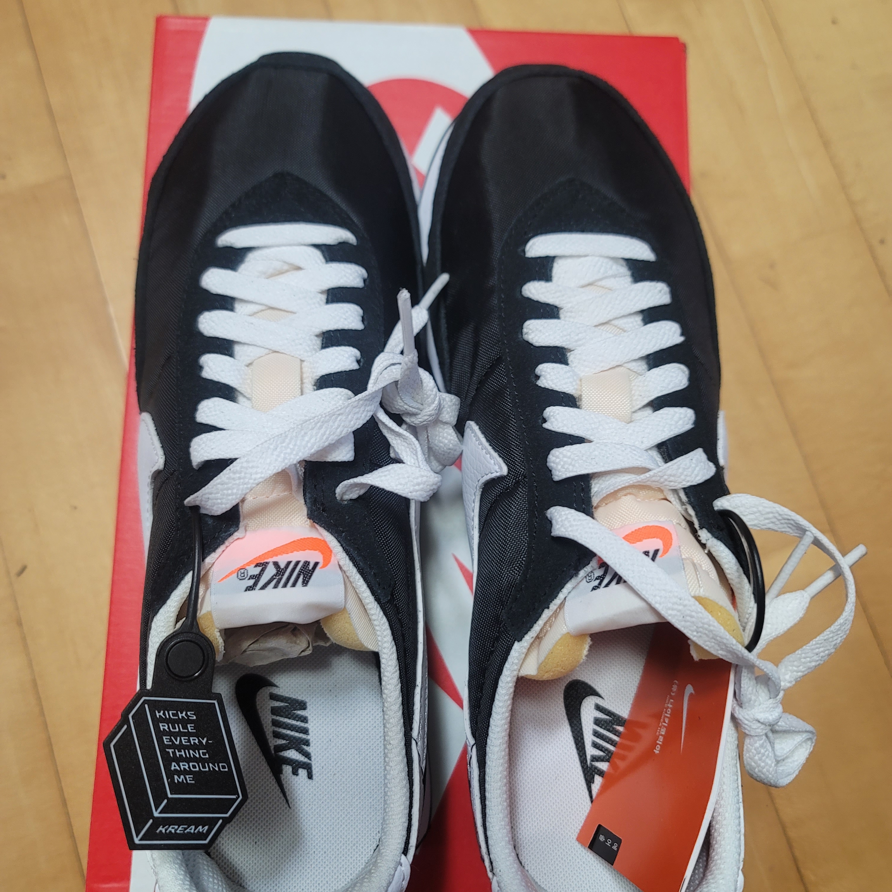 Nike Waffle Trainer 2 Black White 착용 스타일